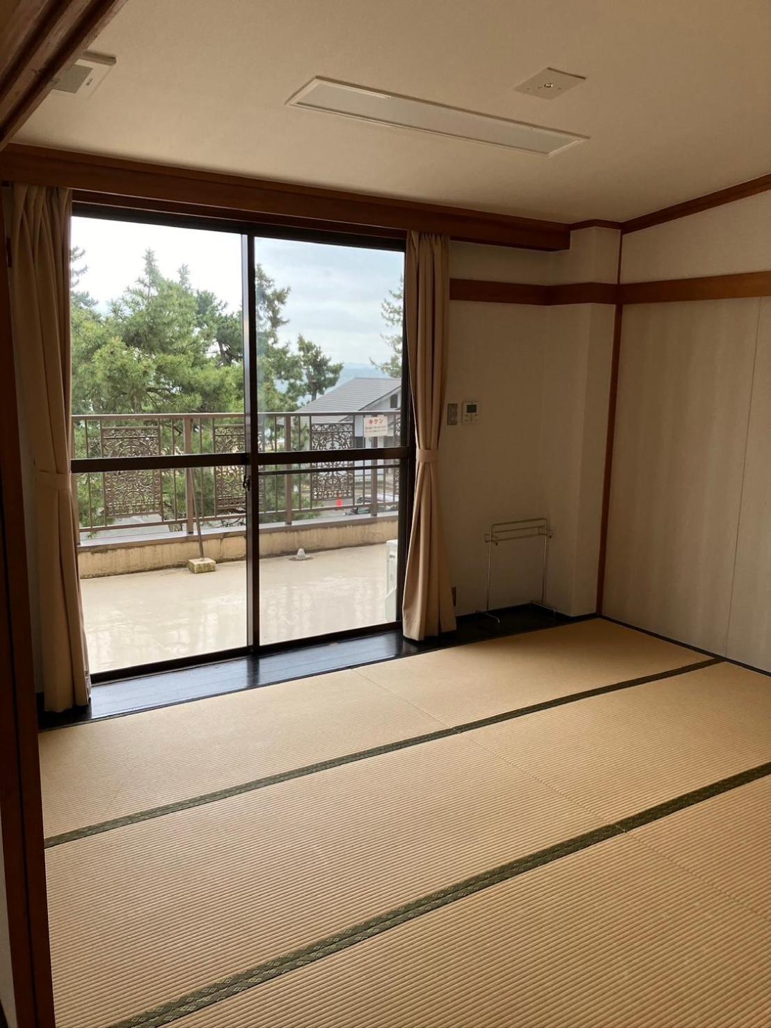 Family Room with Balcony photo 3