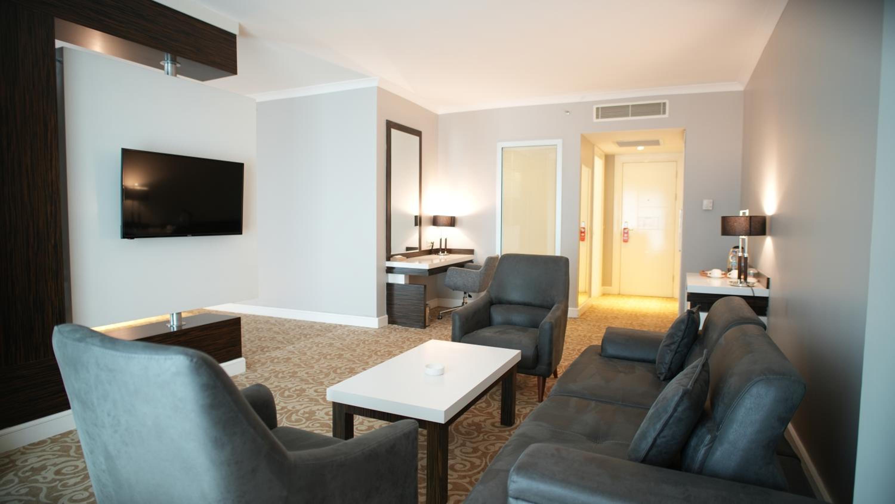 Deluxe Suite photo 3