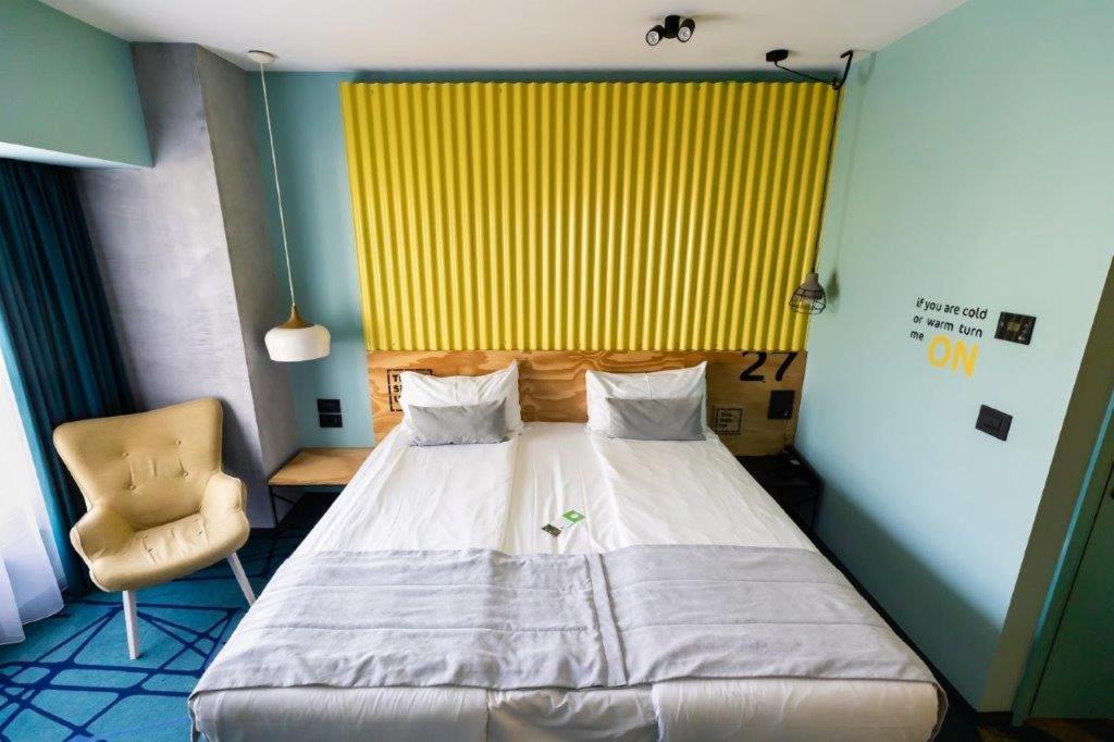 Superior Room with a King Bed photo 2