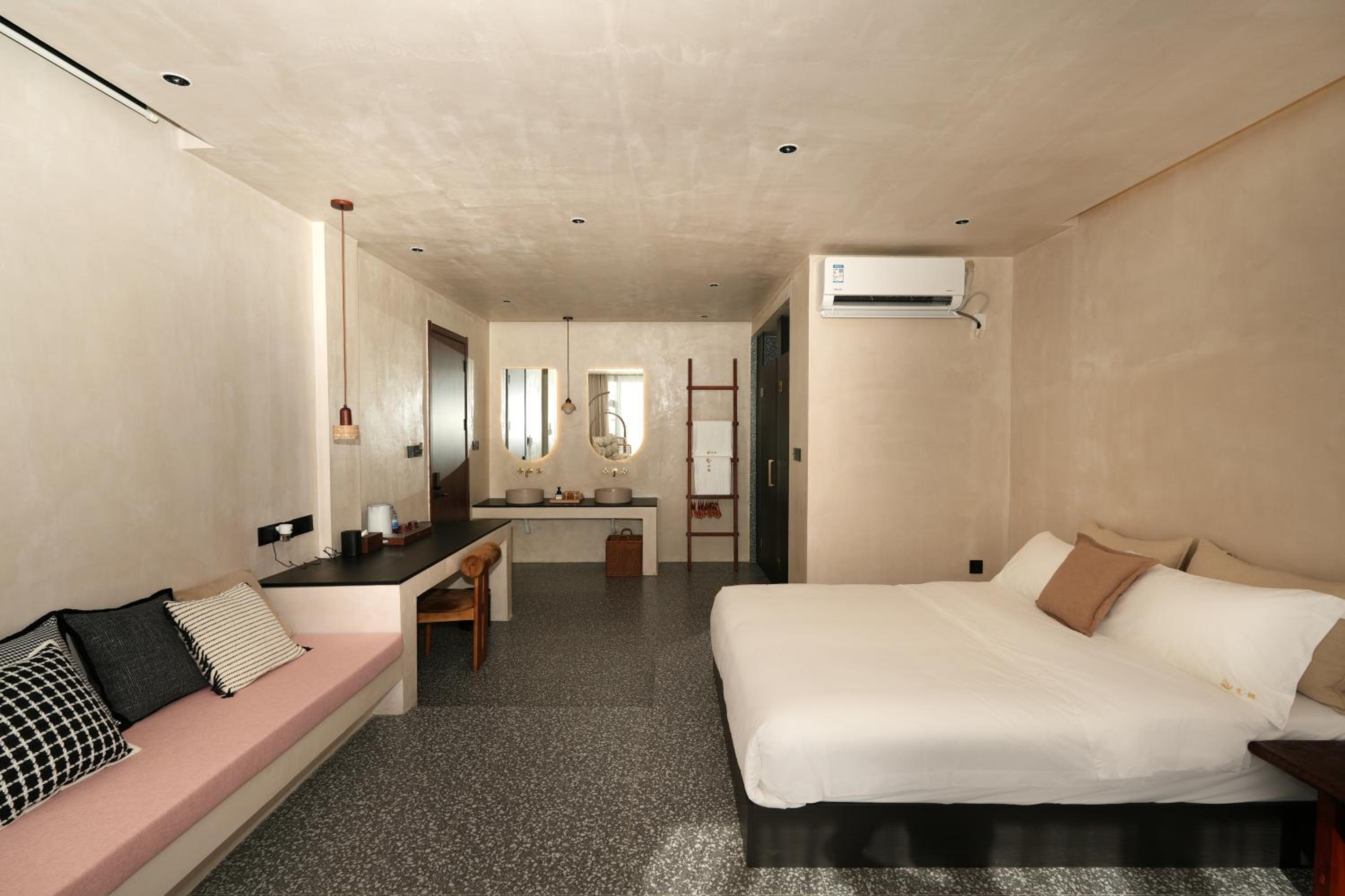 Superior Double Room with Two Double Beds photo 2