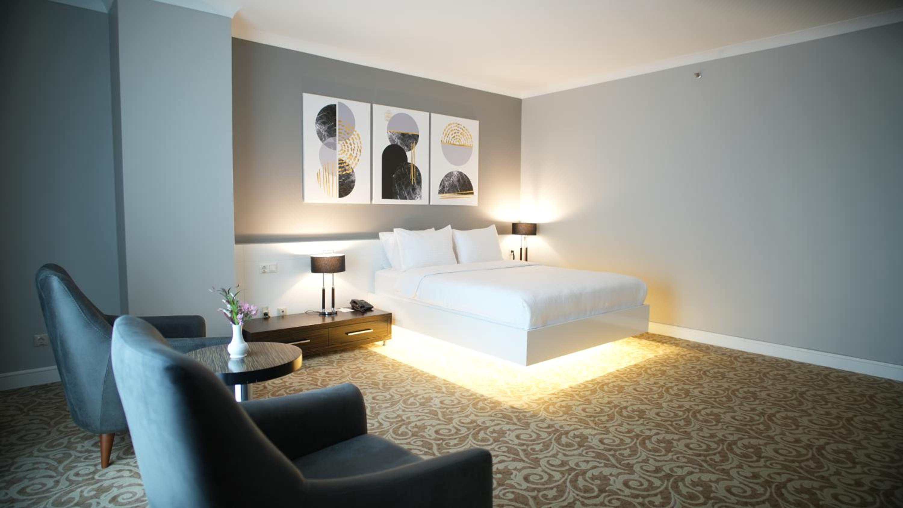 Deluxe Suite photo 2