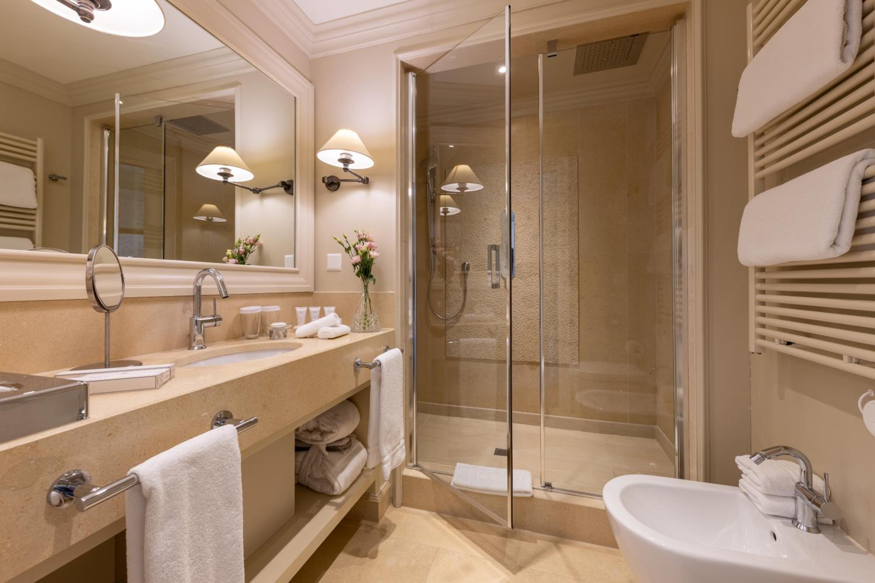 Superior Suite with Spa Access - Photo 5