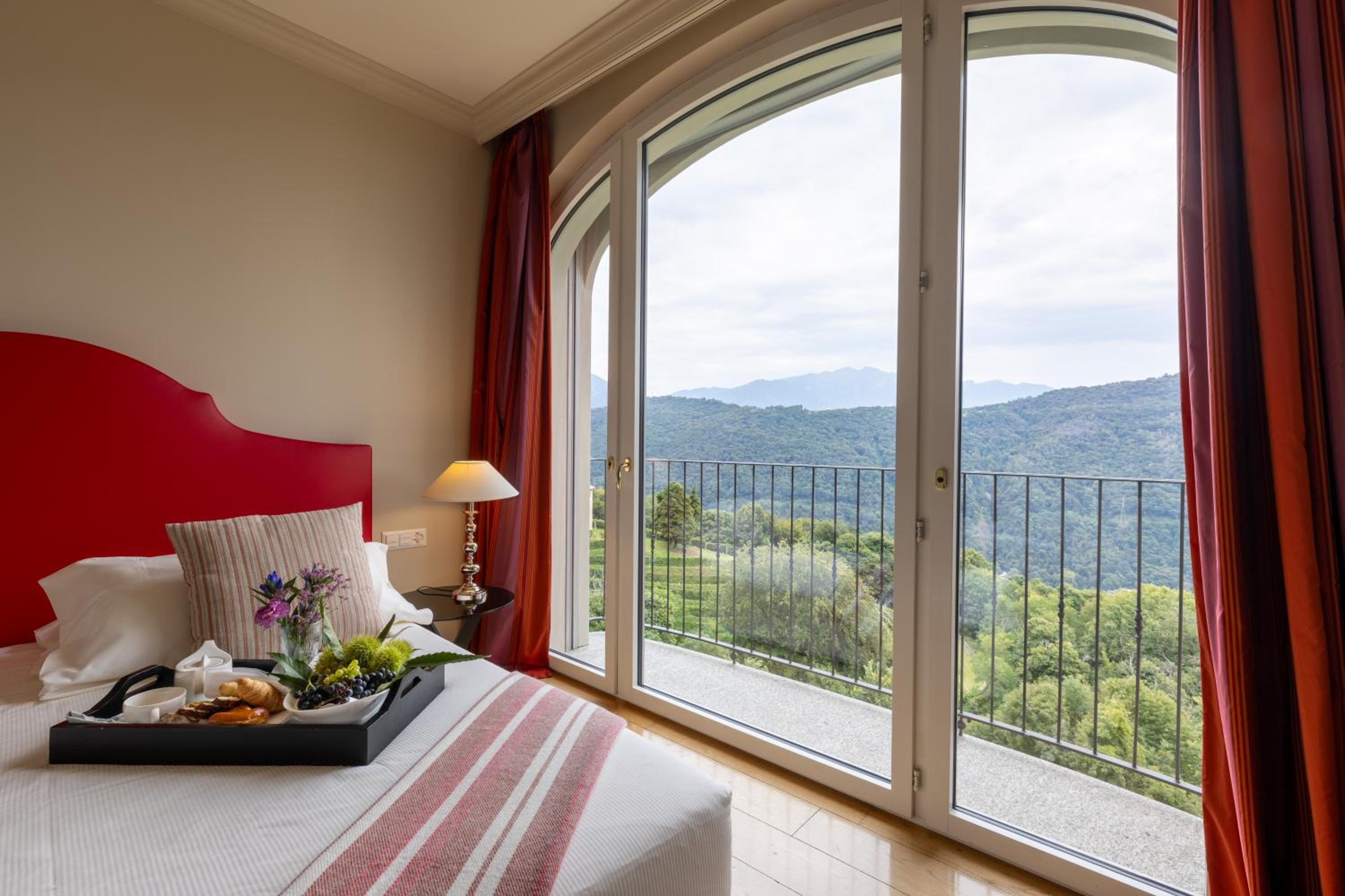 Deluxe Suite with Spa Access  - Photo 2