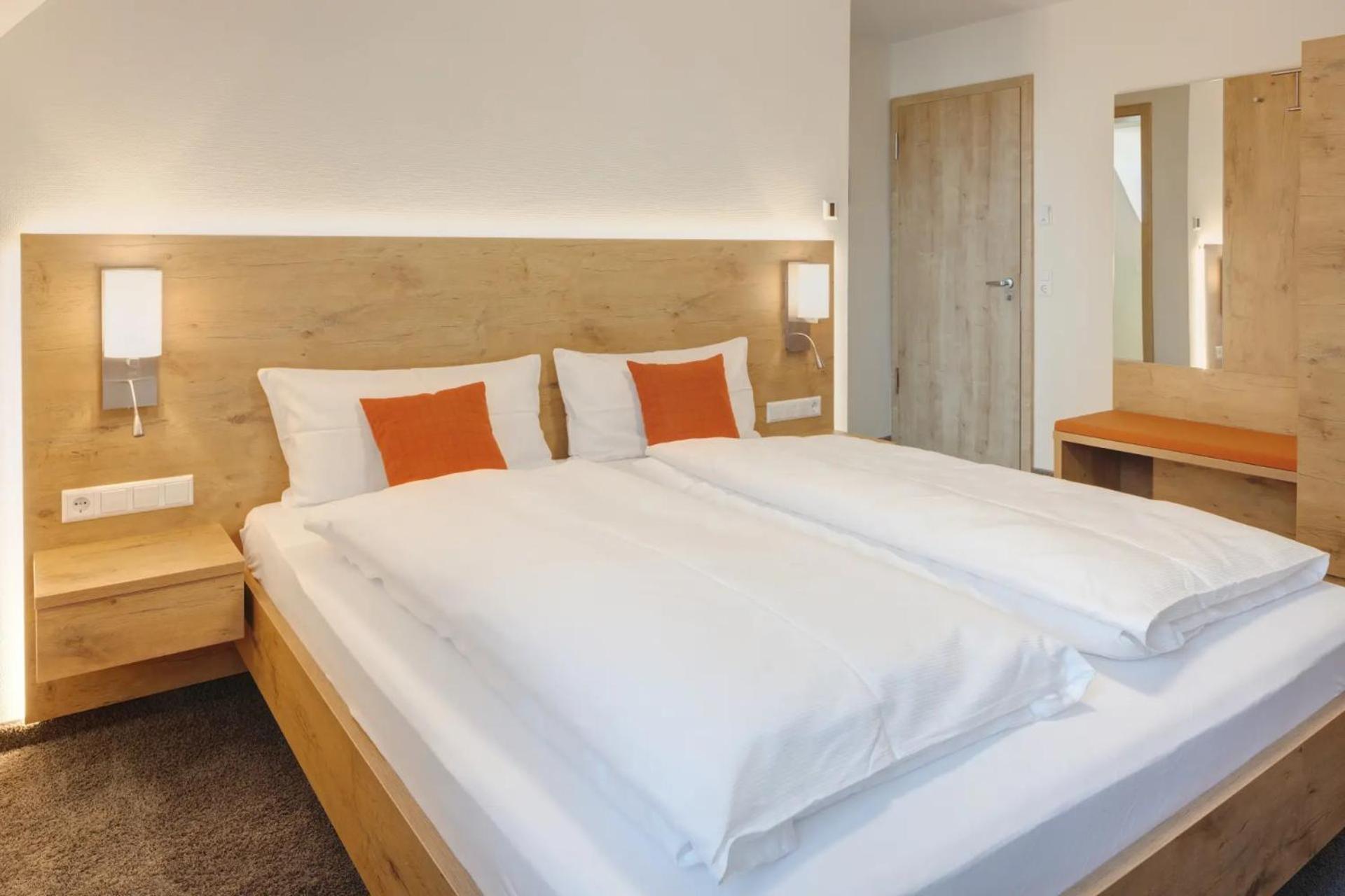 Large Double Room - Photo 4