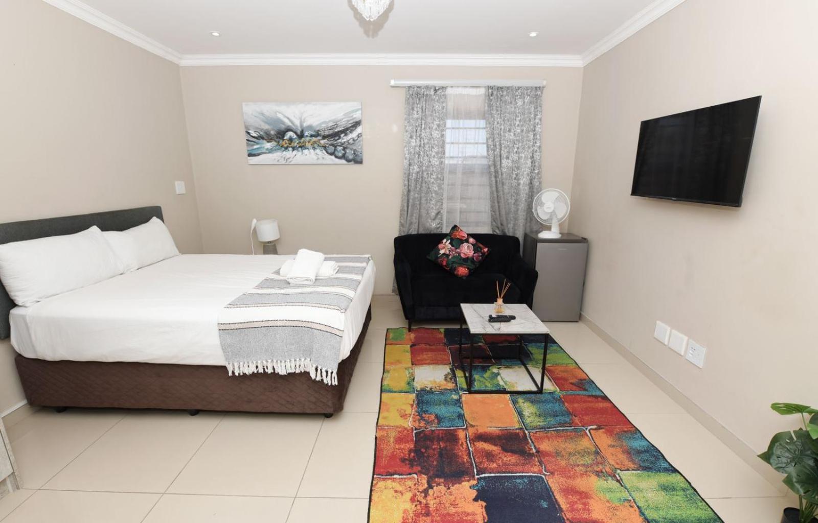 Deluxe Room (2 Adults + 1 Child) - Photo 15