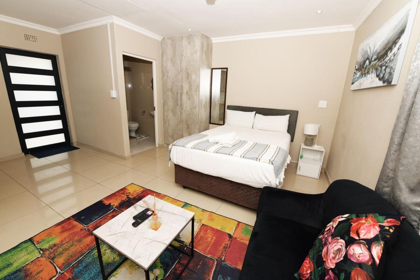 Deluxe Room (2 Adults + 1 Child) - Photo 8