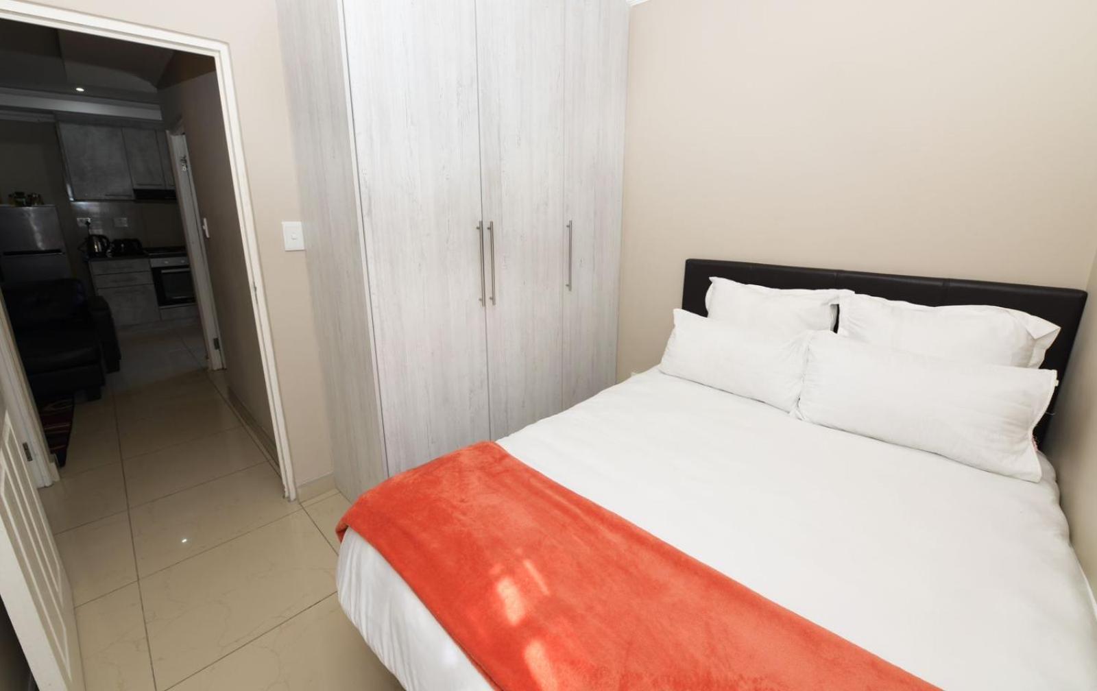 Two-Bedroom Apartment - Photo 9