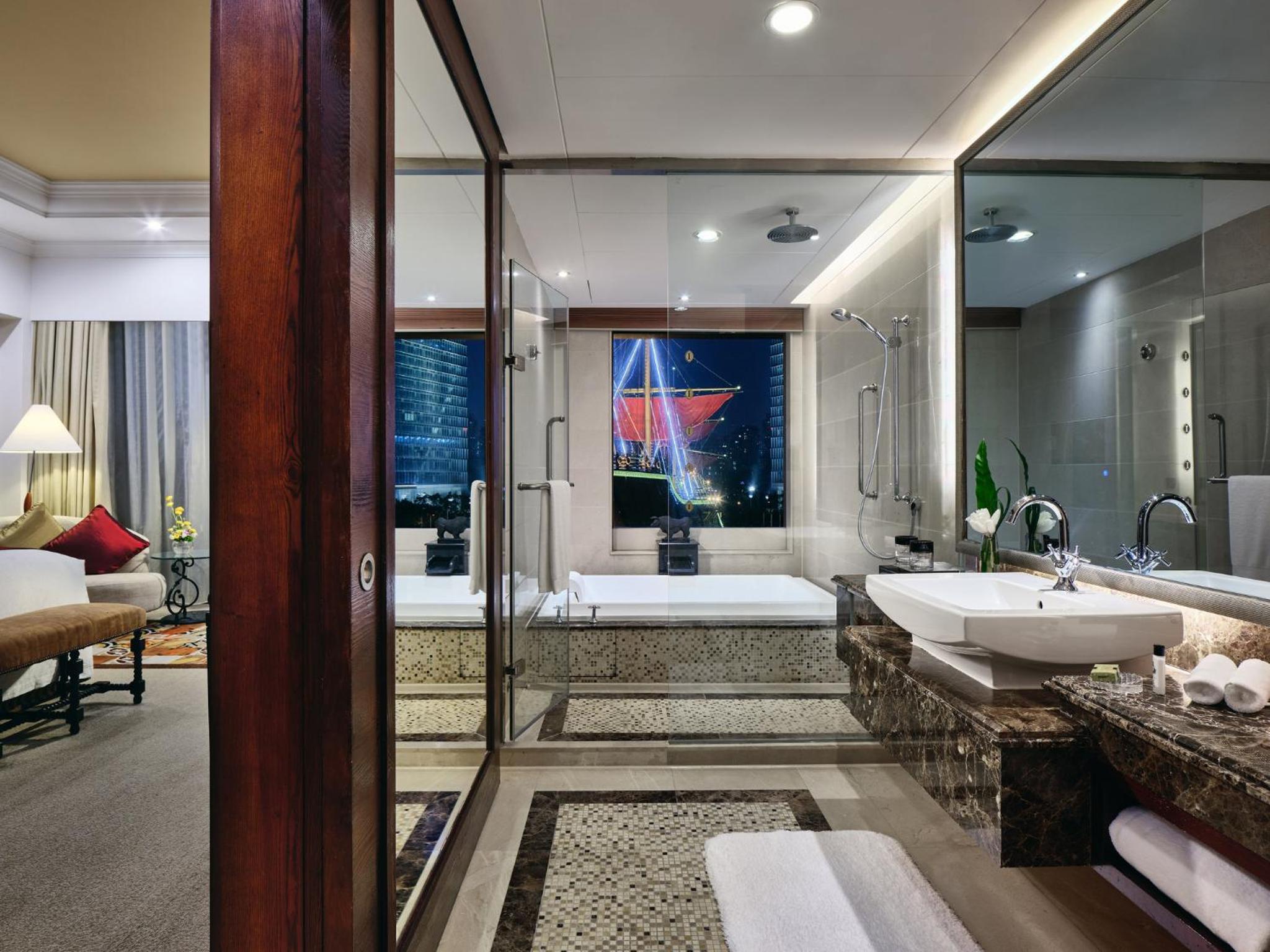 Classic King Room with Garden View - Photo 4