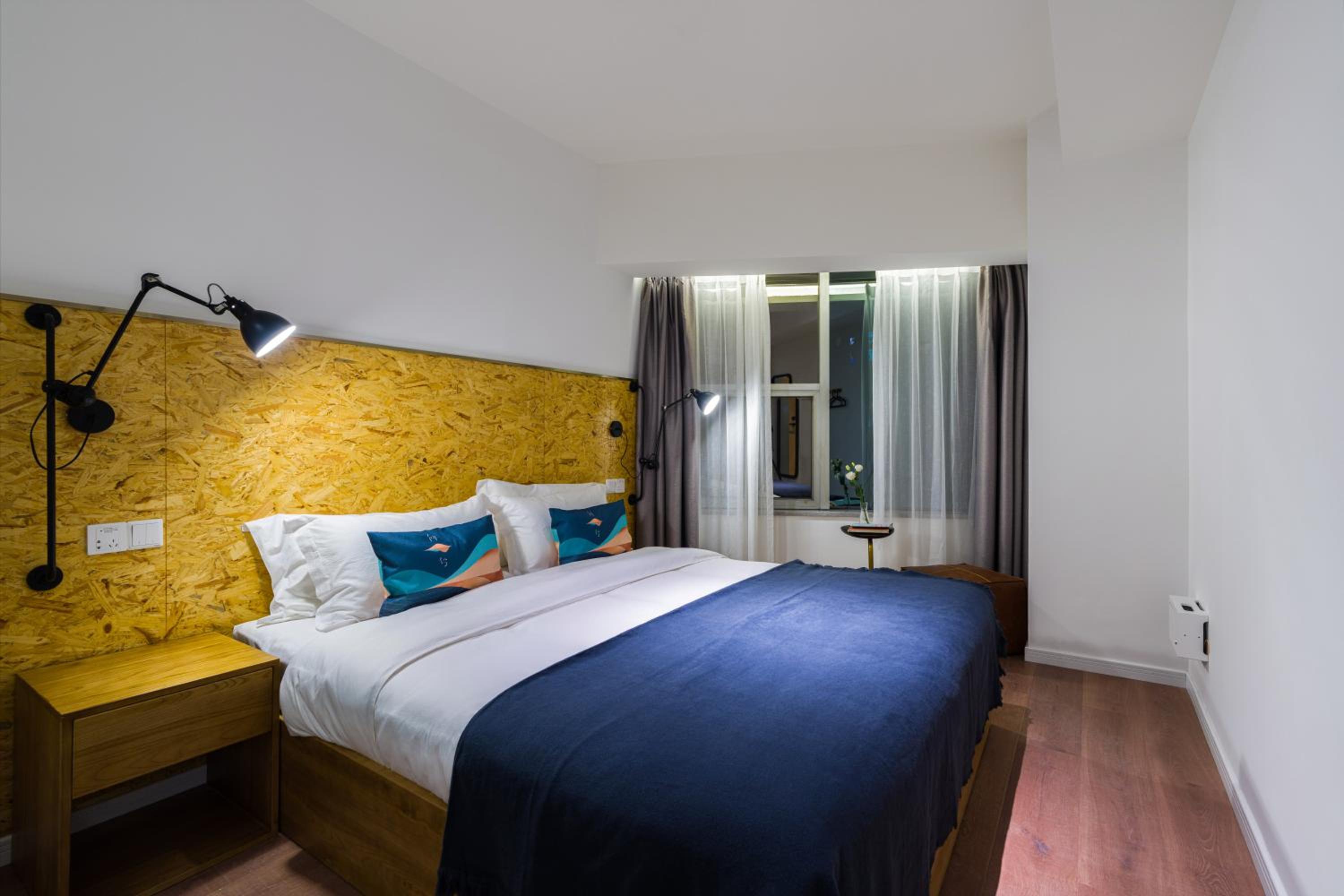 Joy Queen Room 