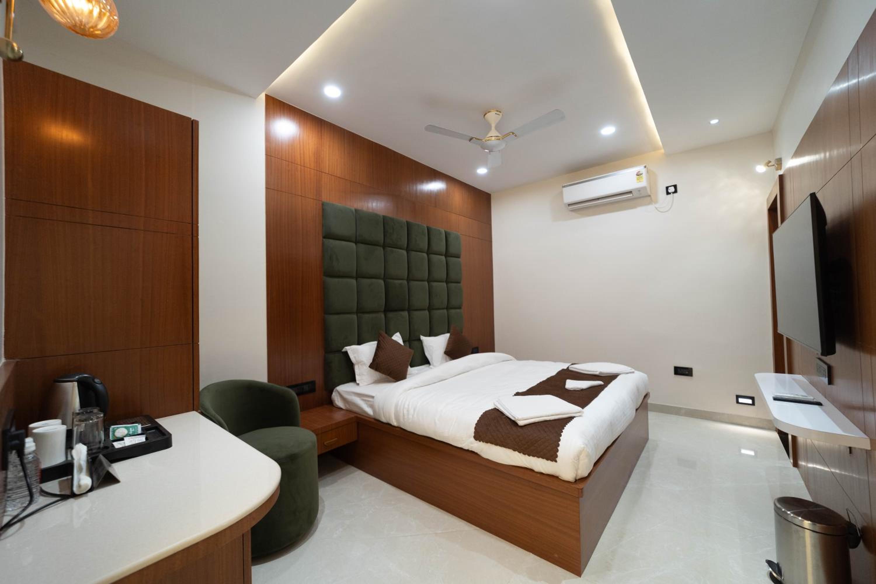 Deluxe King Room