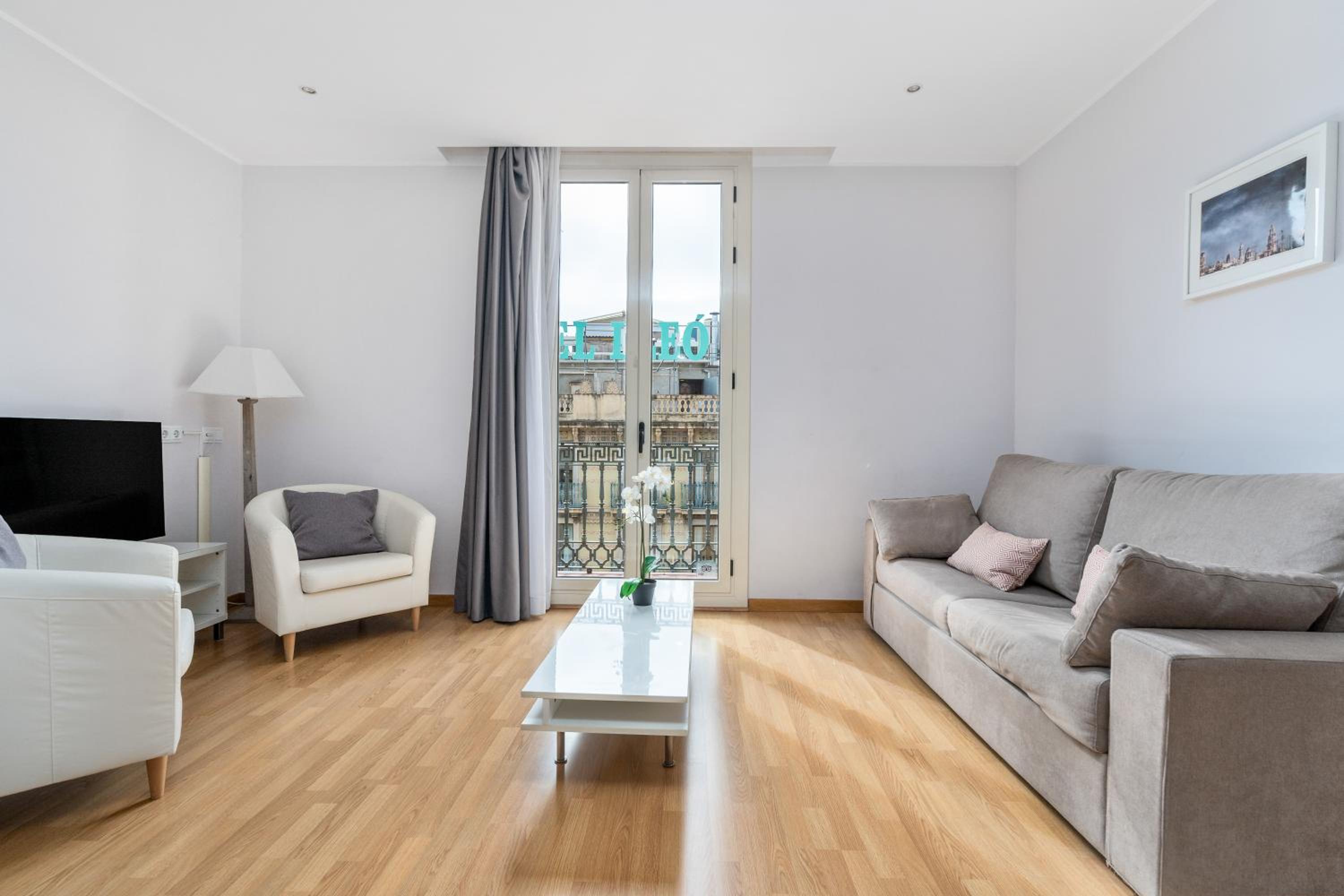 Apartamento de dos habitaciones con vista a la ciudad