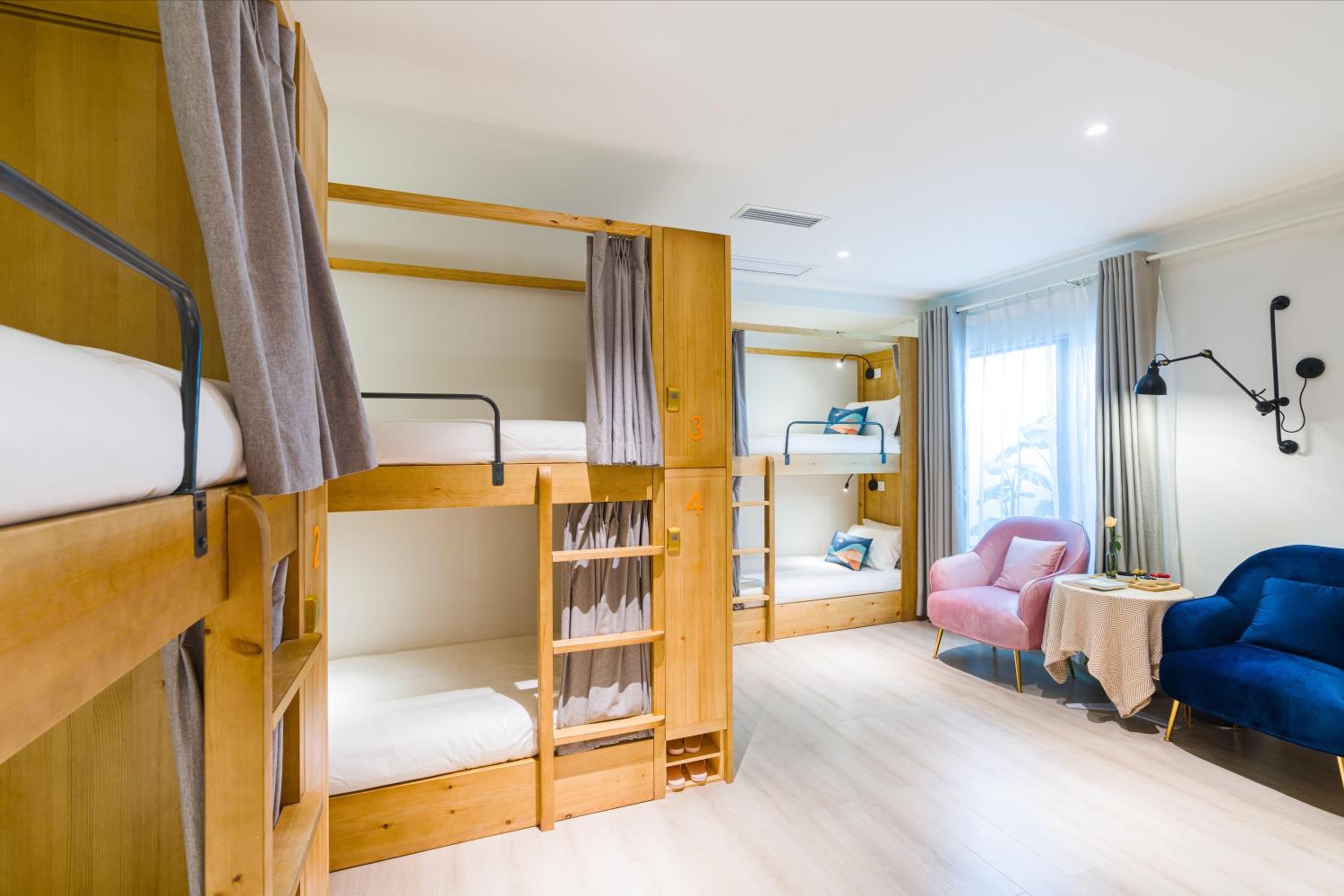 Bed In 8-Bed Female Dormitory Room -Shared Bathroom 