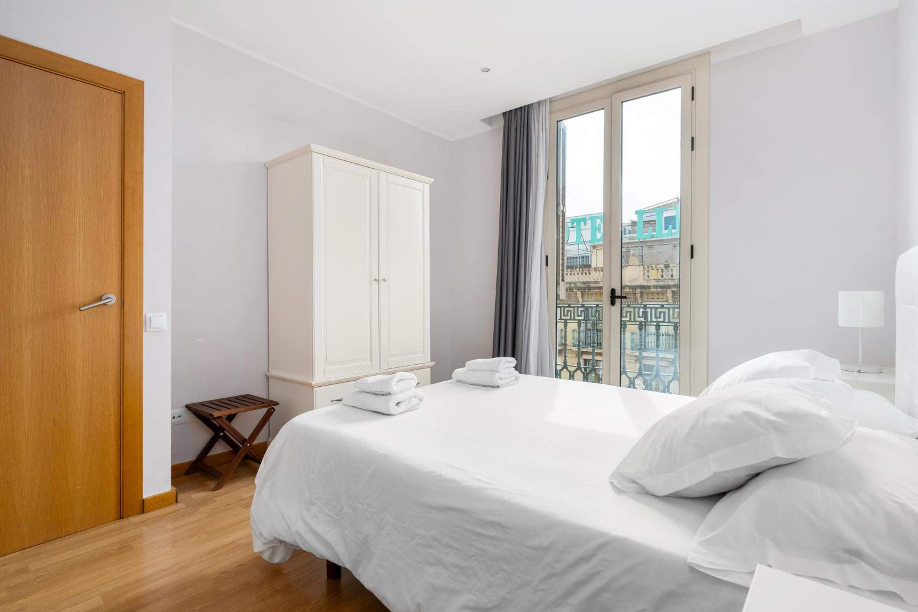 Two-Bedroom Apartment with City View photo 3
