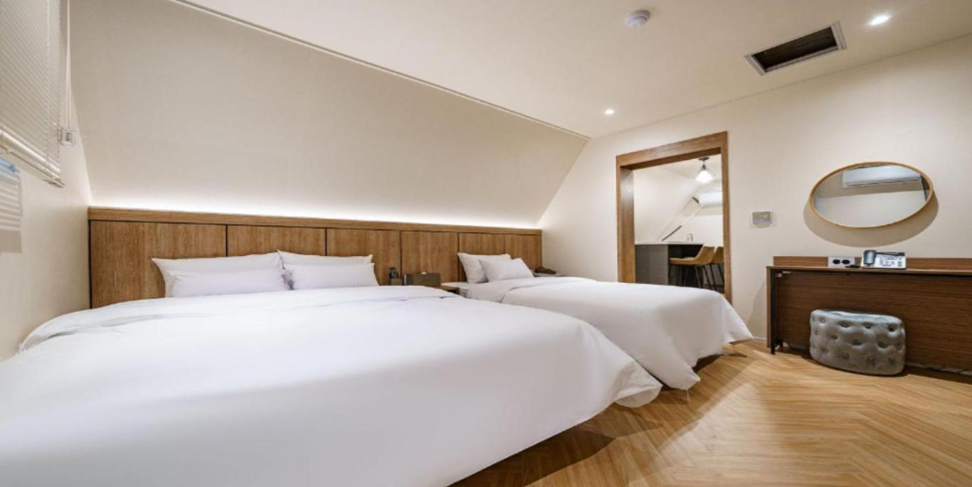 Deluxe Family Suite photo 2