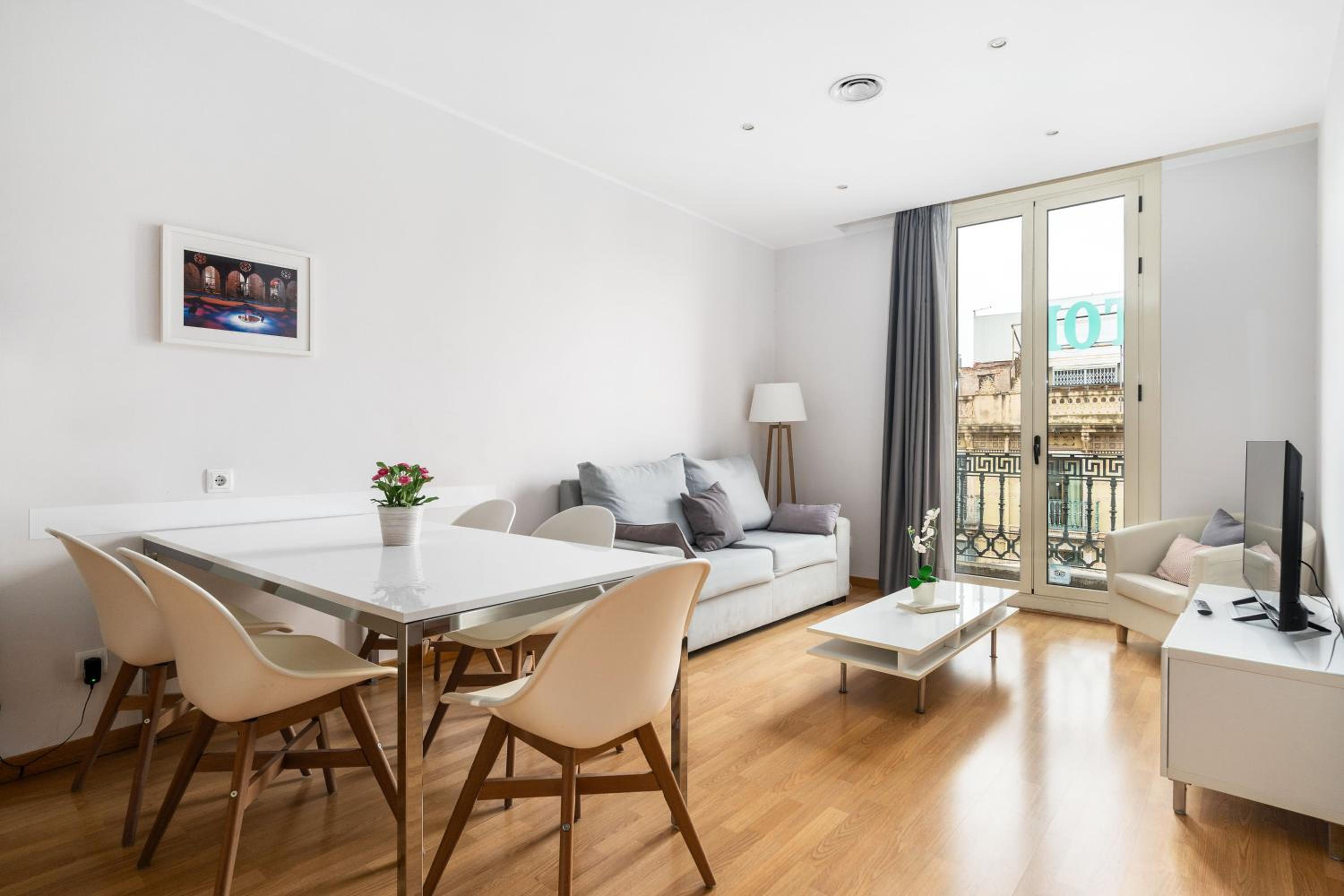 Two-Bedroom Apartment with City View photo 3