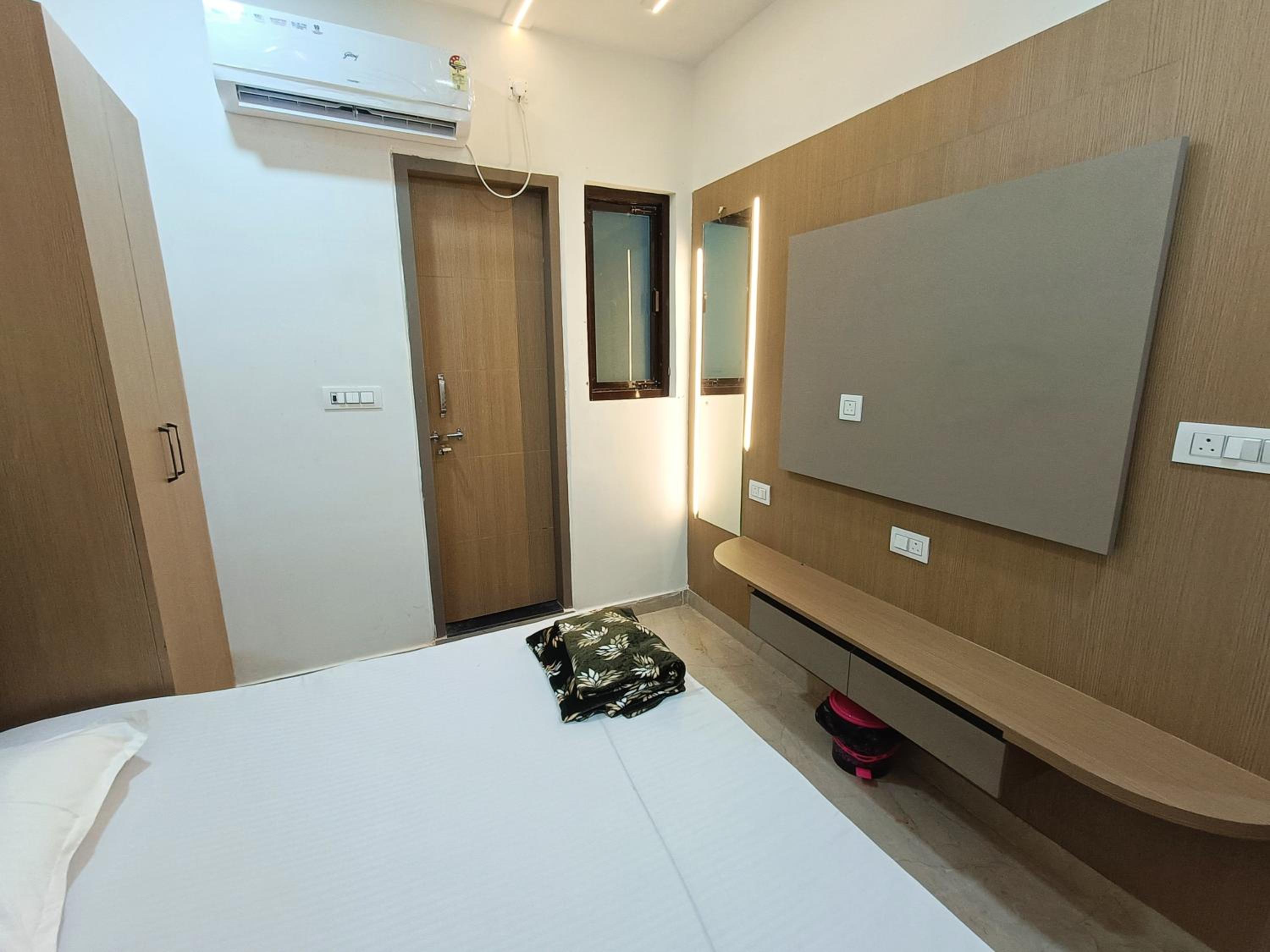 Budget Double Room photo 3