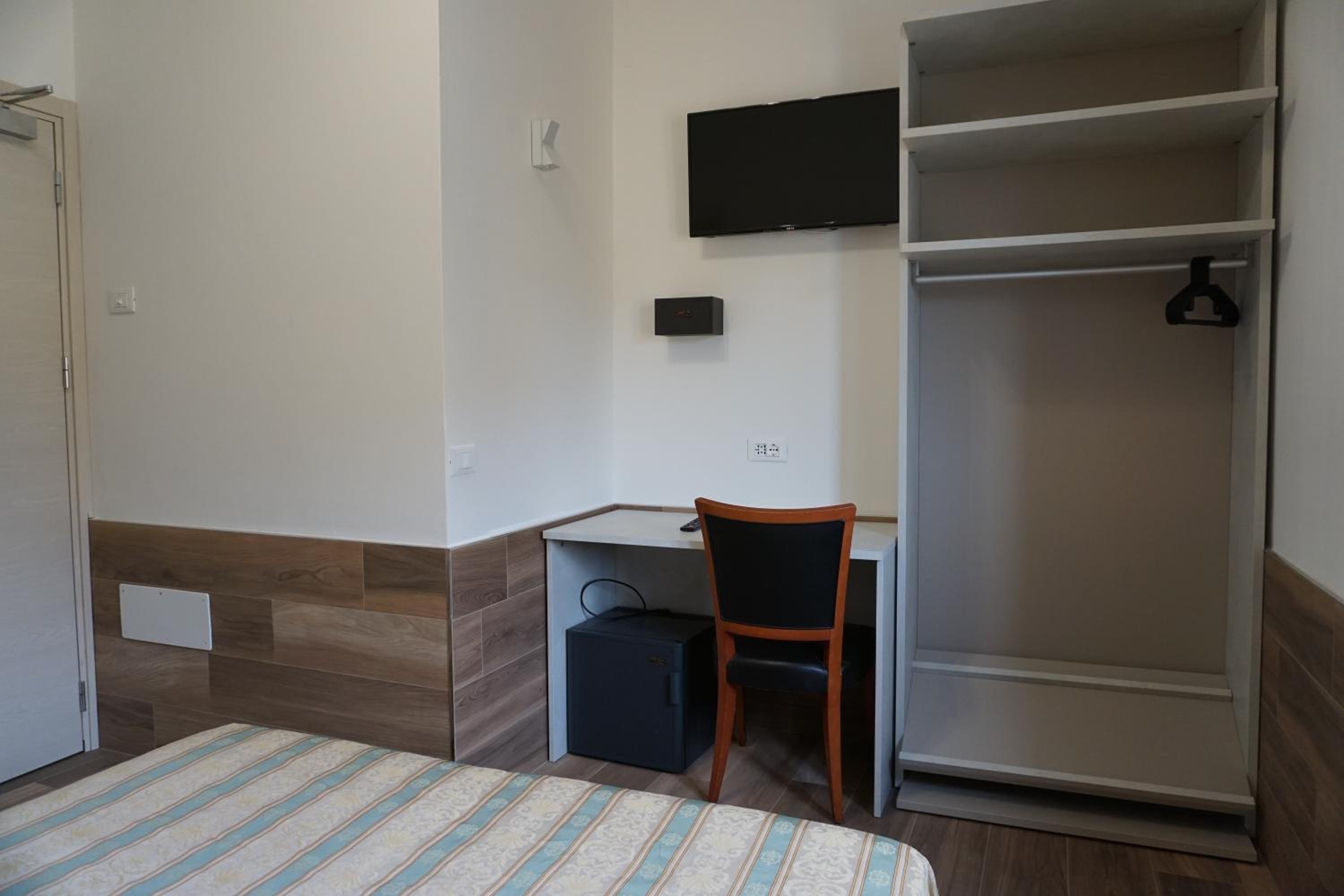 Economy Double Room photo 3
