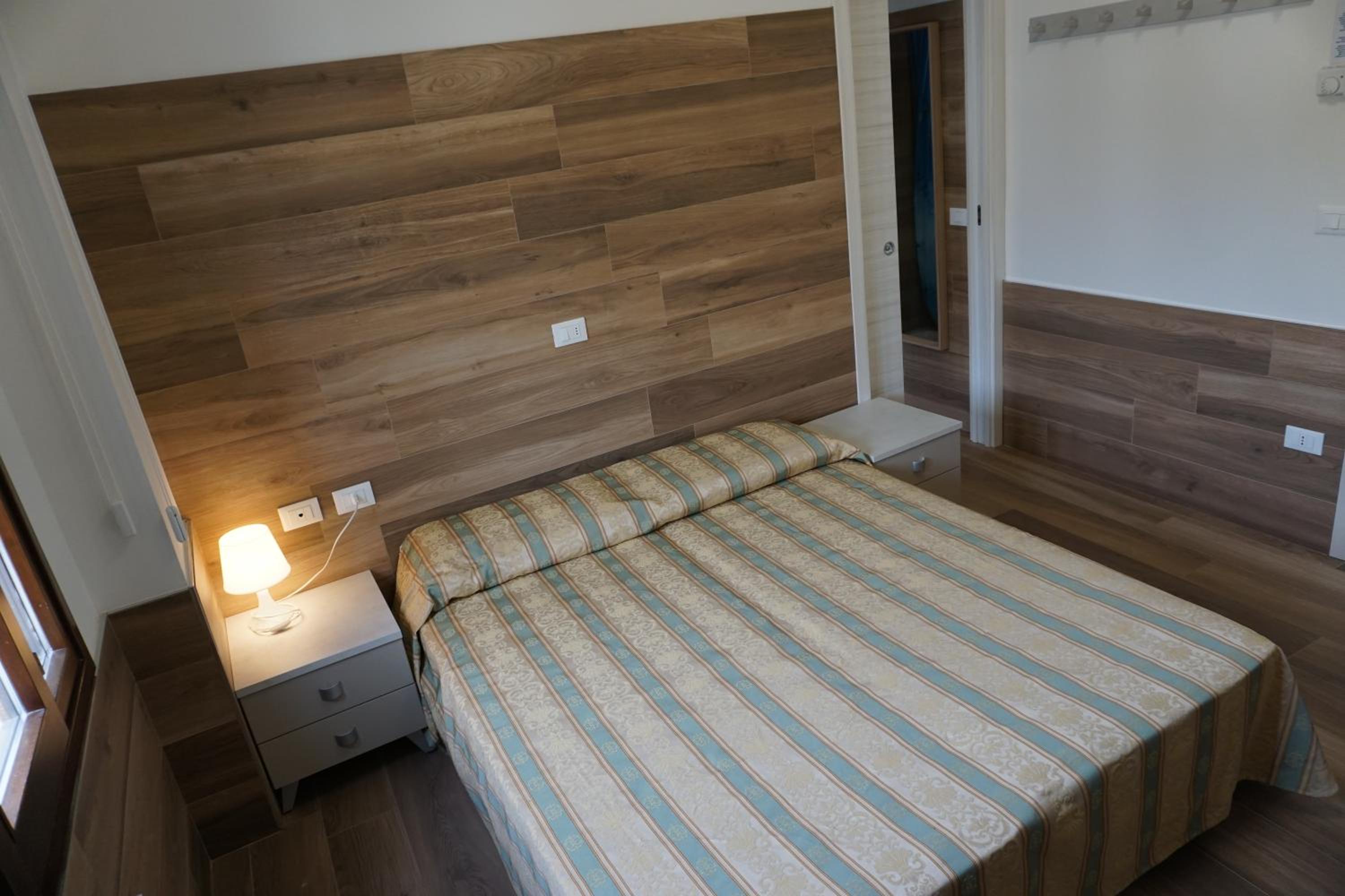 Economy Double Room photo 2