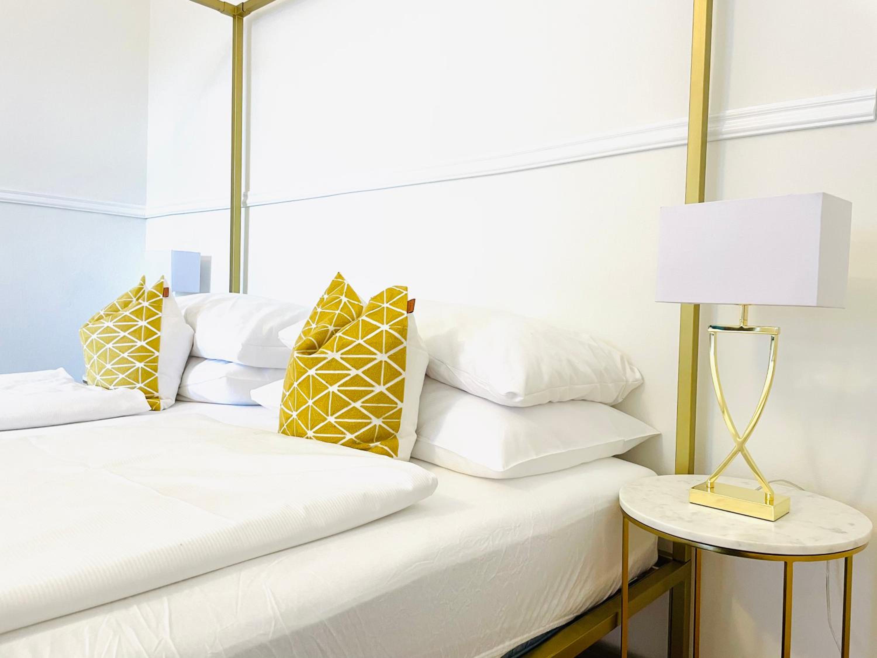 Deluxe One-Bedroom Apartment With City View photo 1