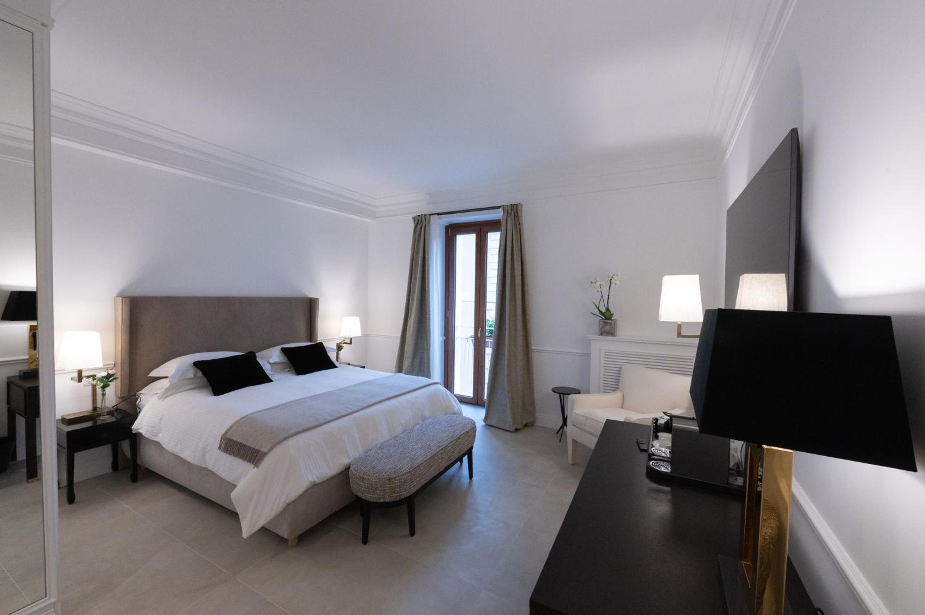 Deluxe King Room photo 3
