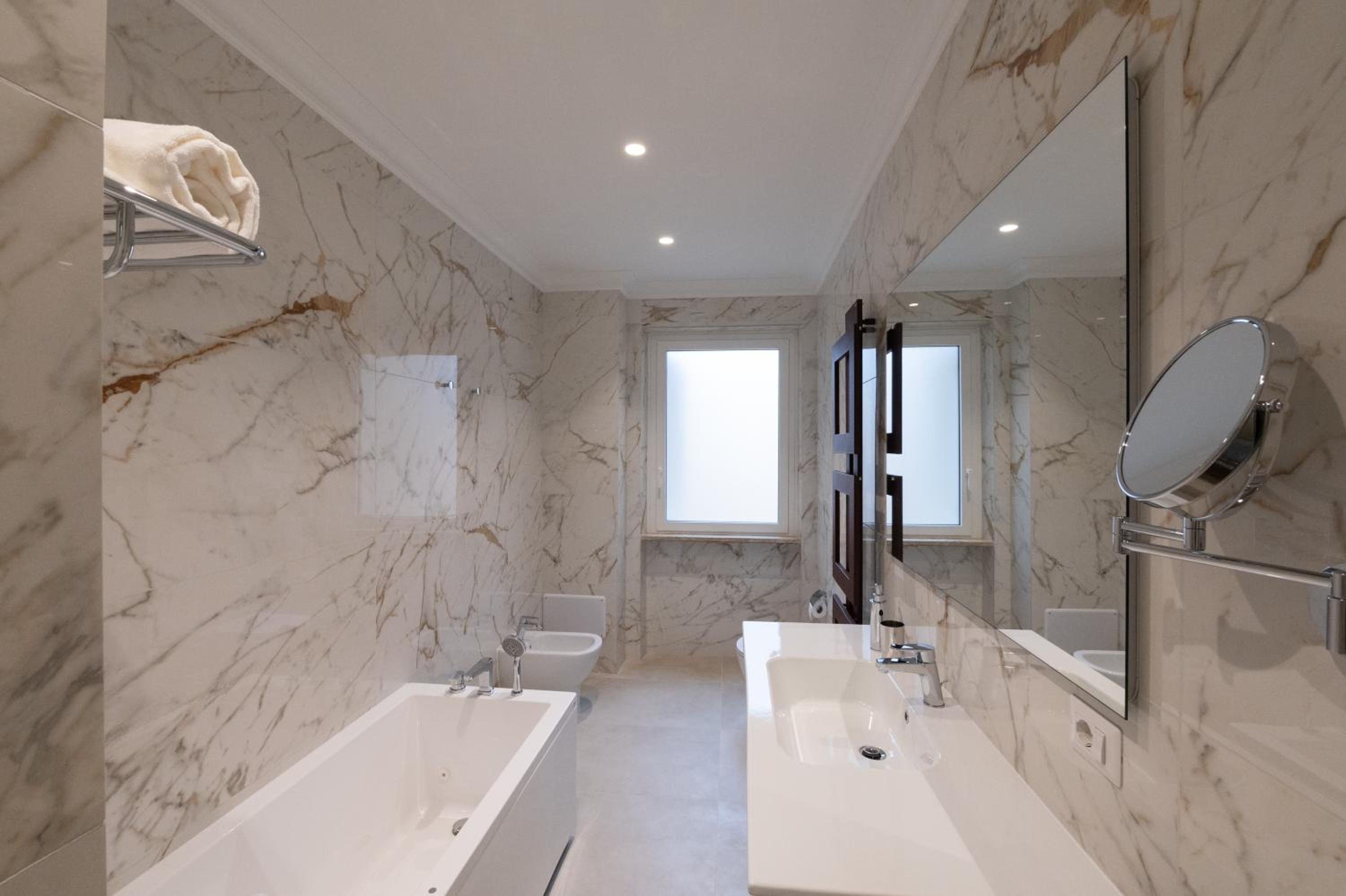 Deluxe Double Room with Bath photo 3
