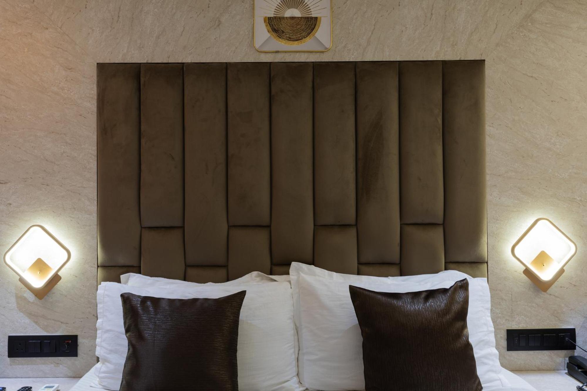 Deluxe Room - Photo 14