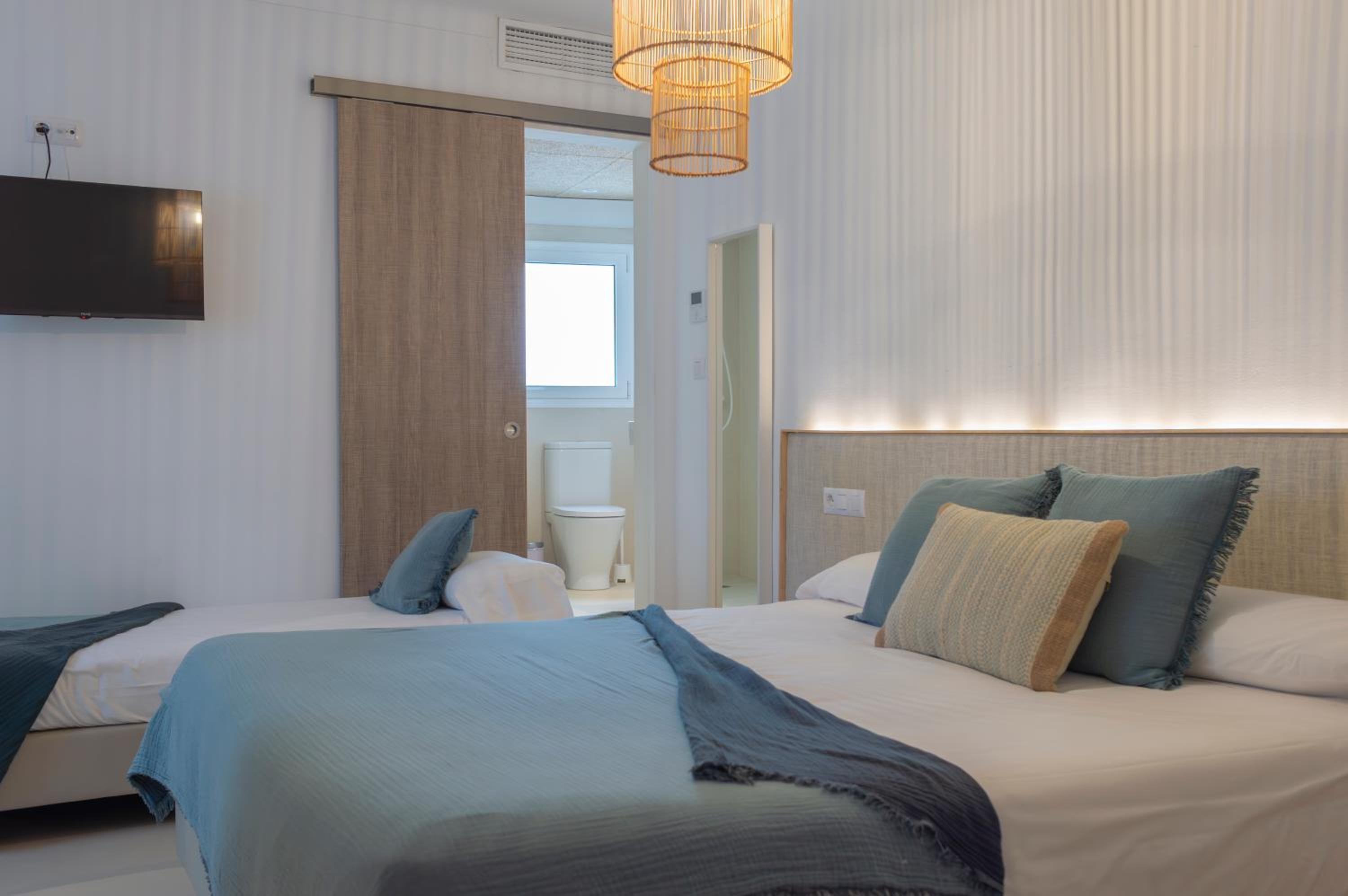 Quadruple Room Interior photo 3