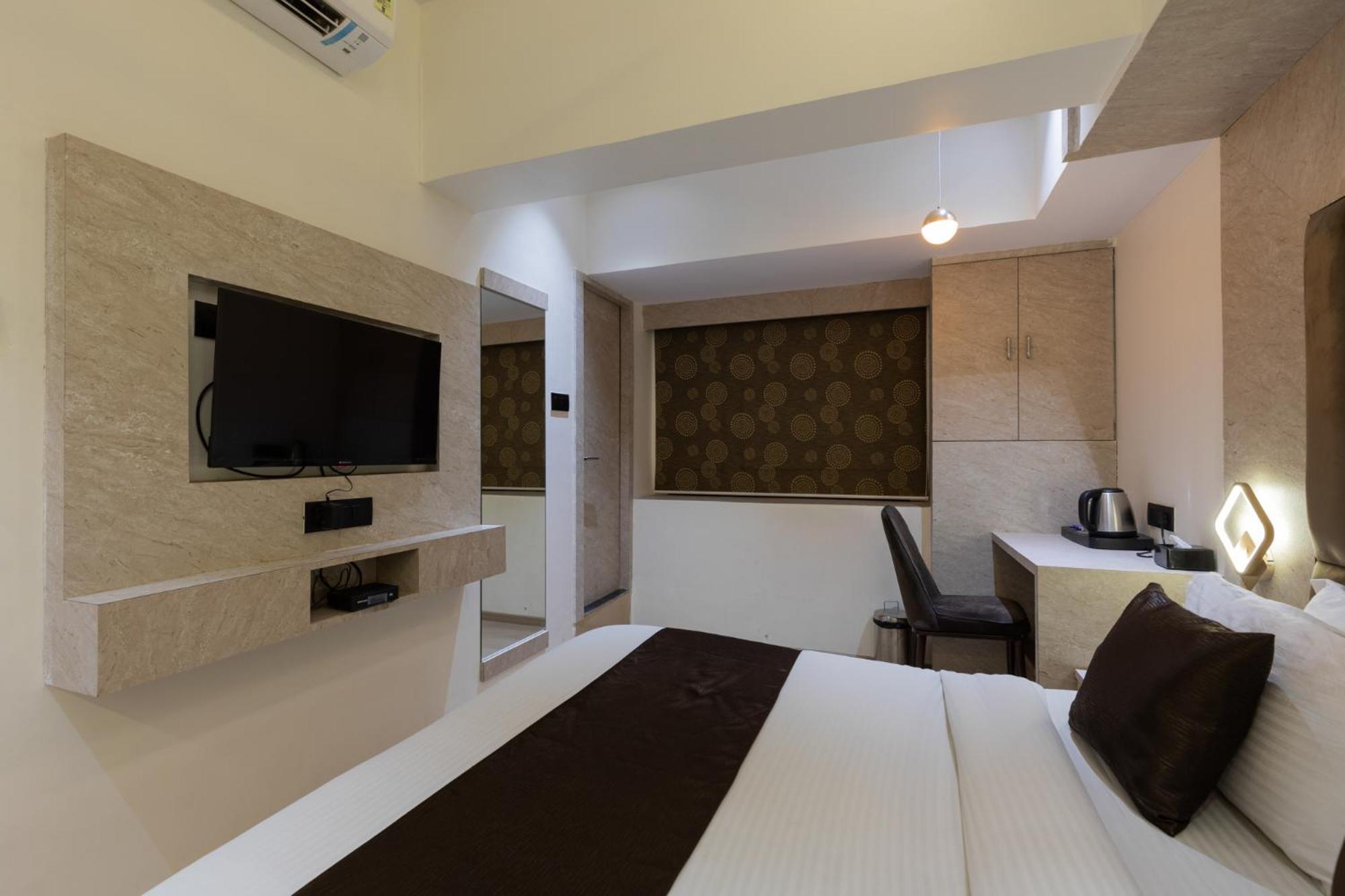 Deluxe Room - Photo 10