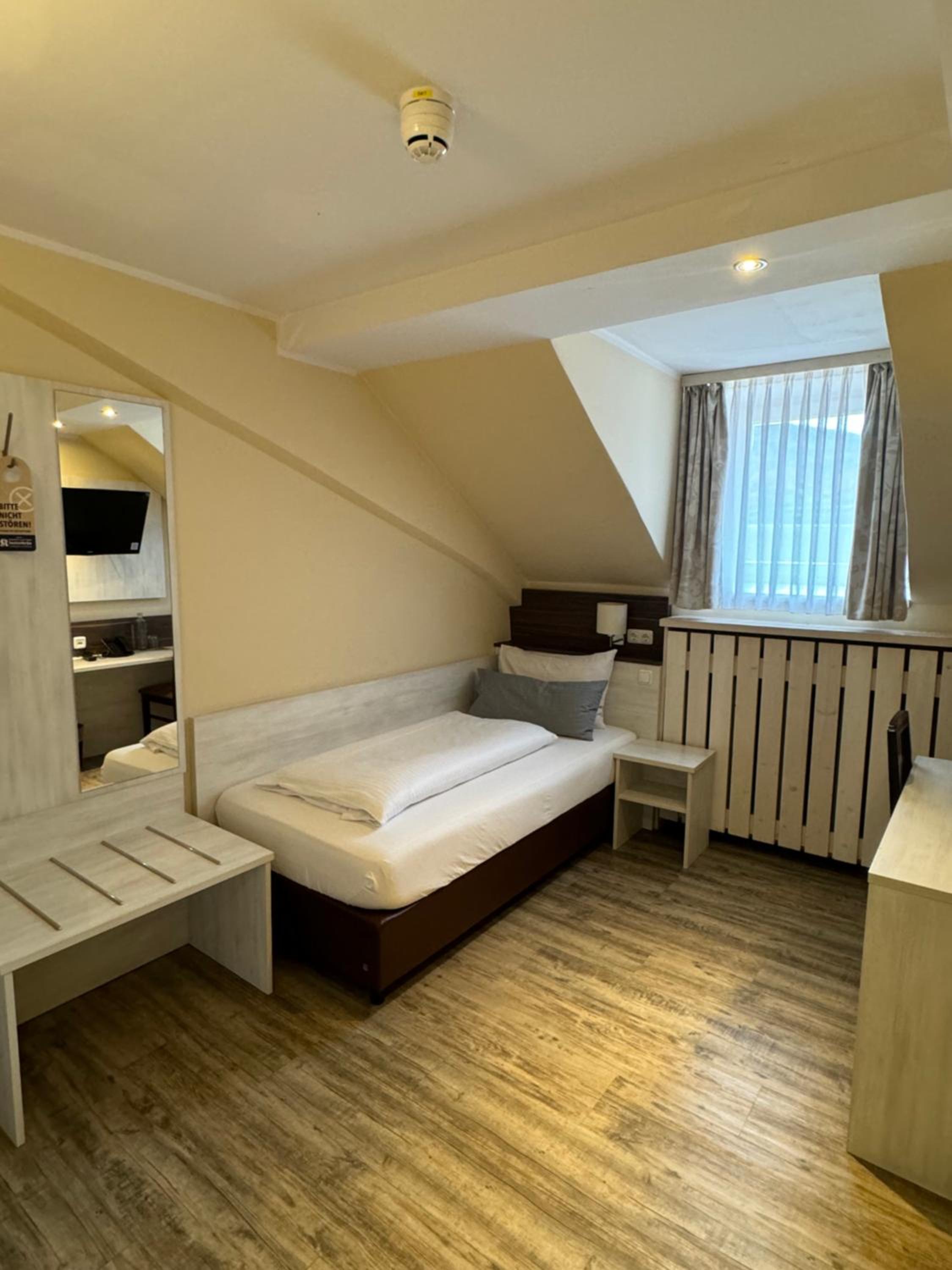 Single Room photo 3