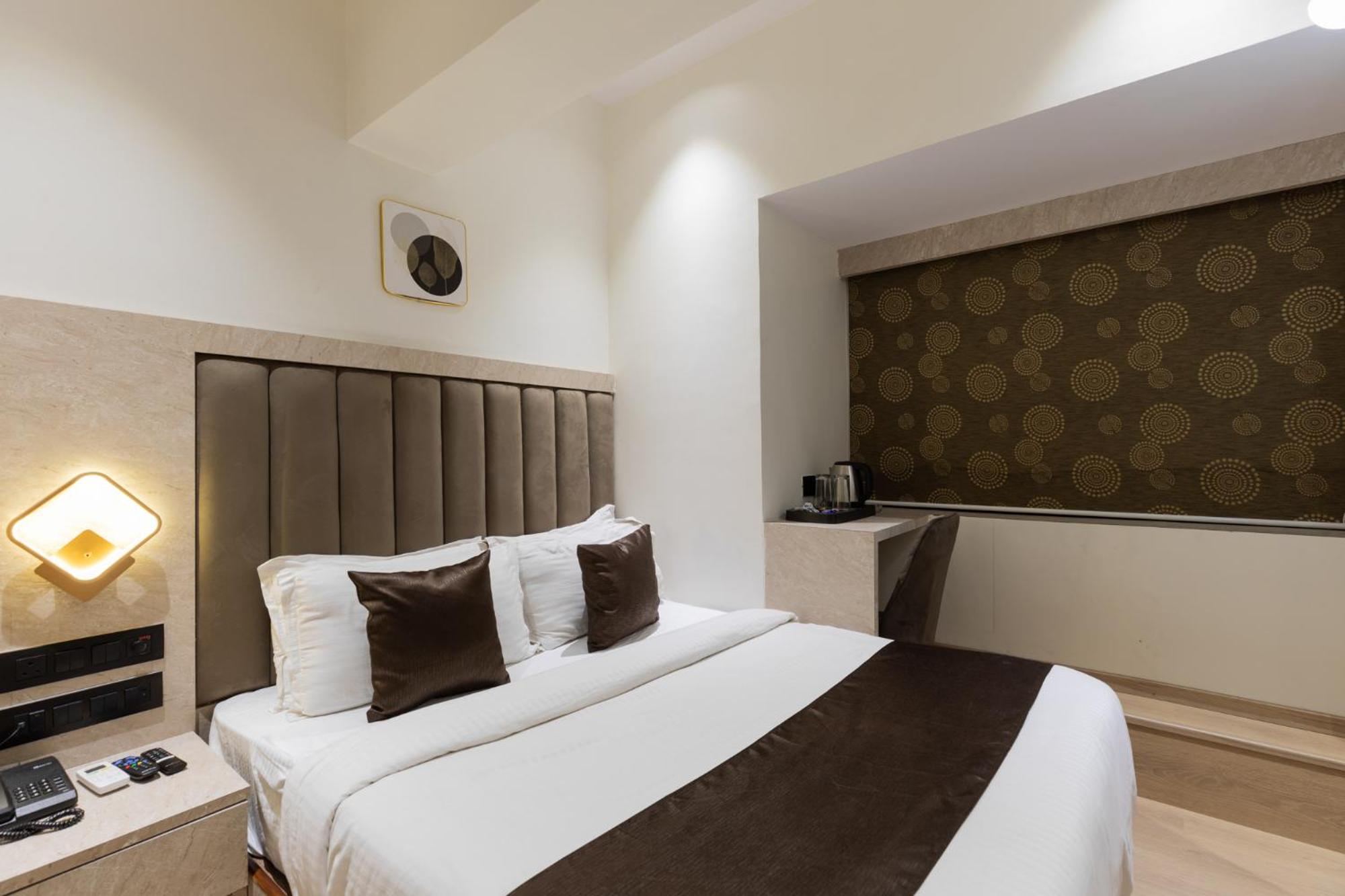Deluxe Room - Photo 4