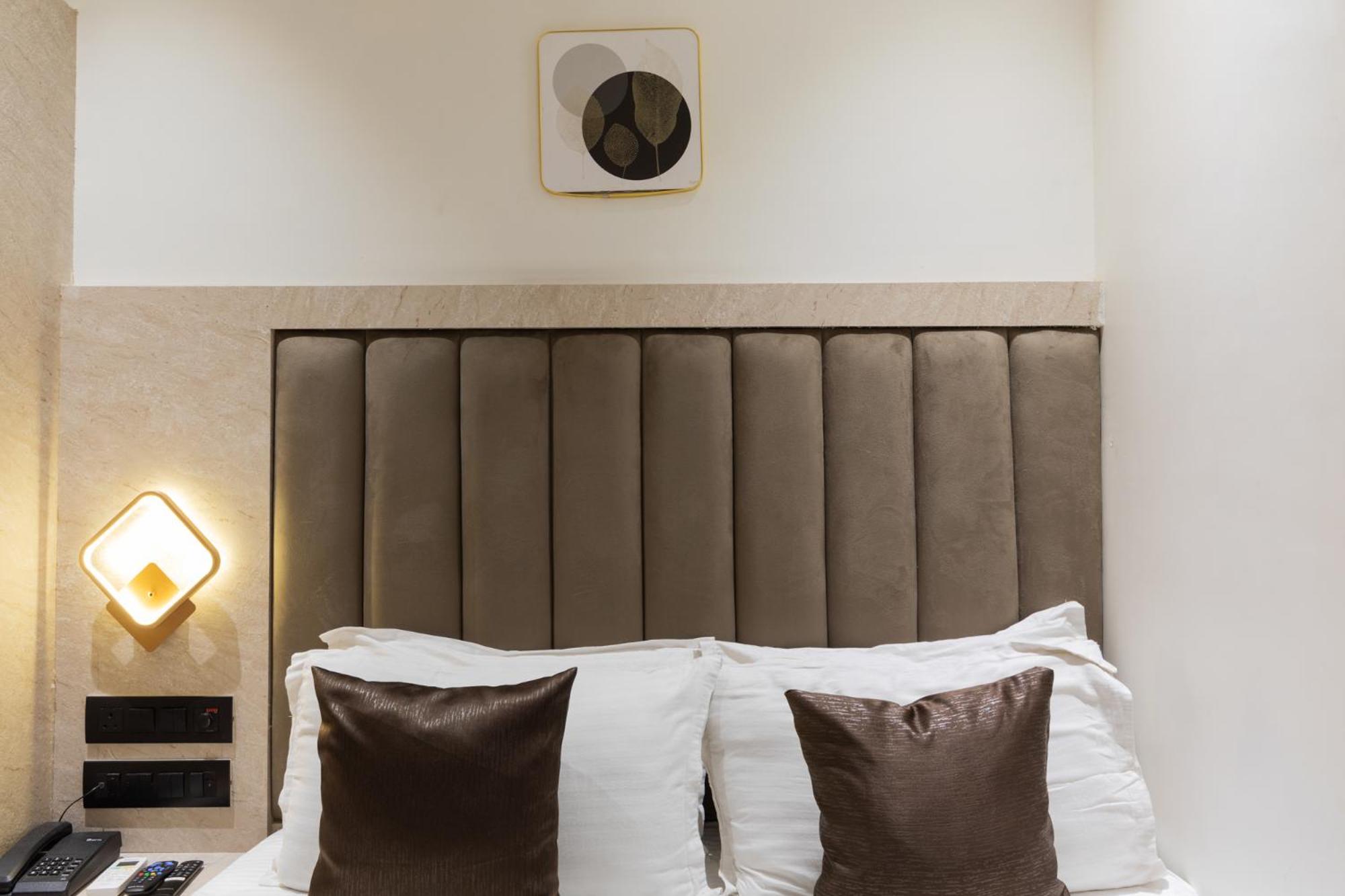 Deluxe Room - Photo 8