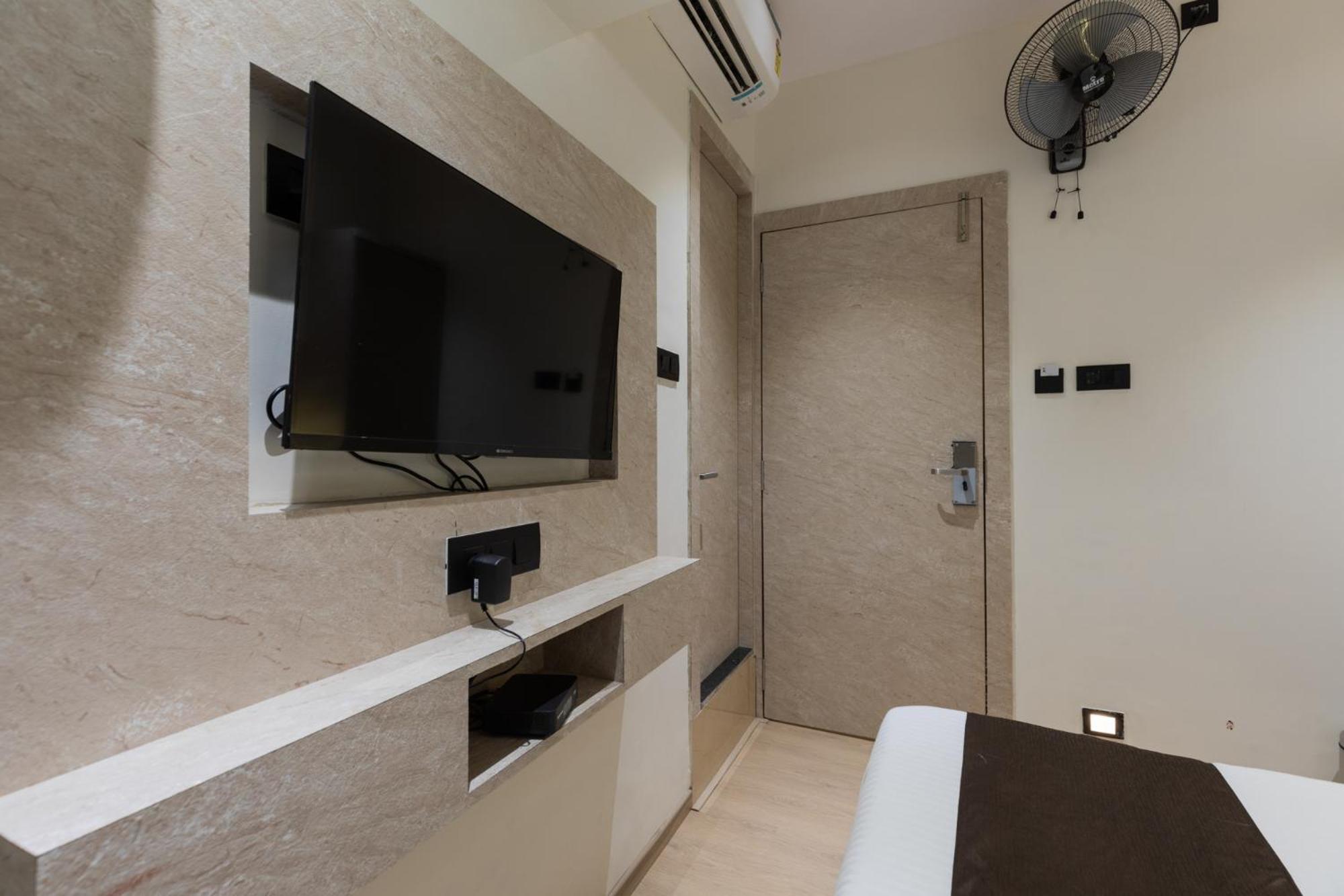 Deluxe Room - Photo 7