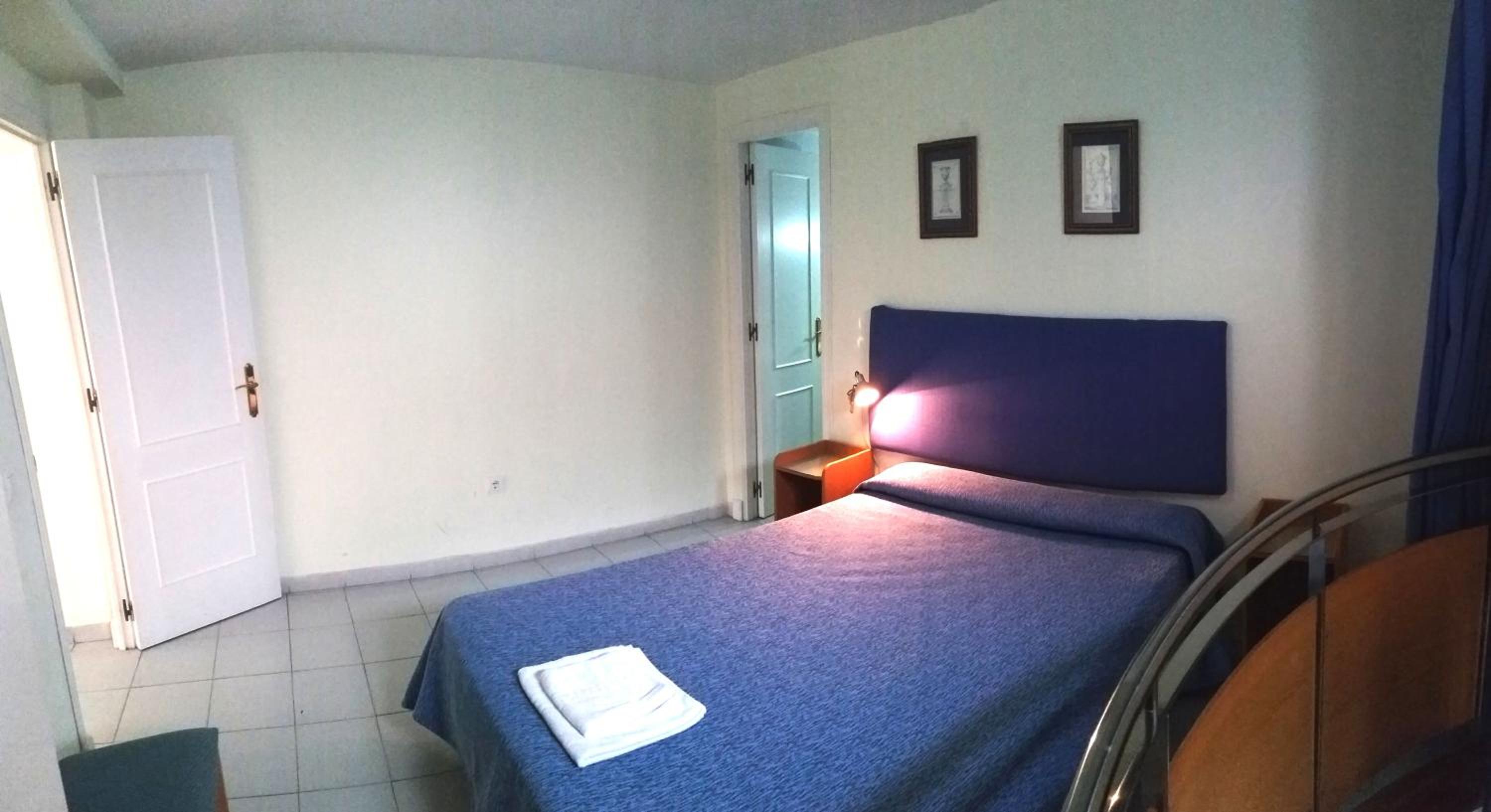 Three-Bedroom Apartment with Balcony - Photo 26
