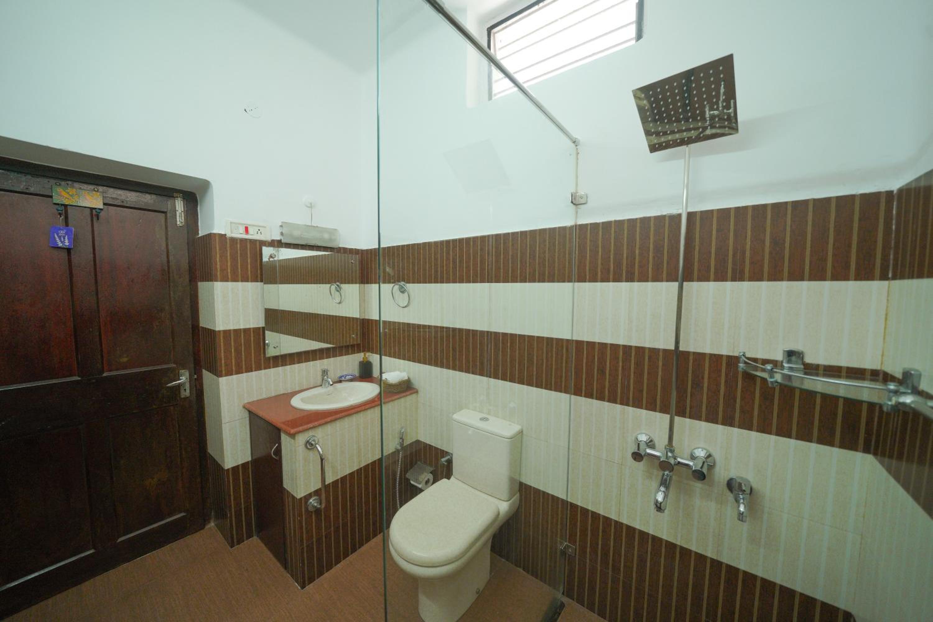 Standard Twin Room photo 2