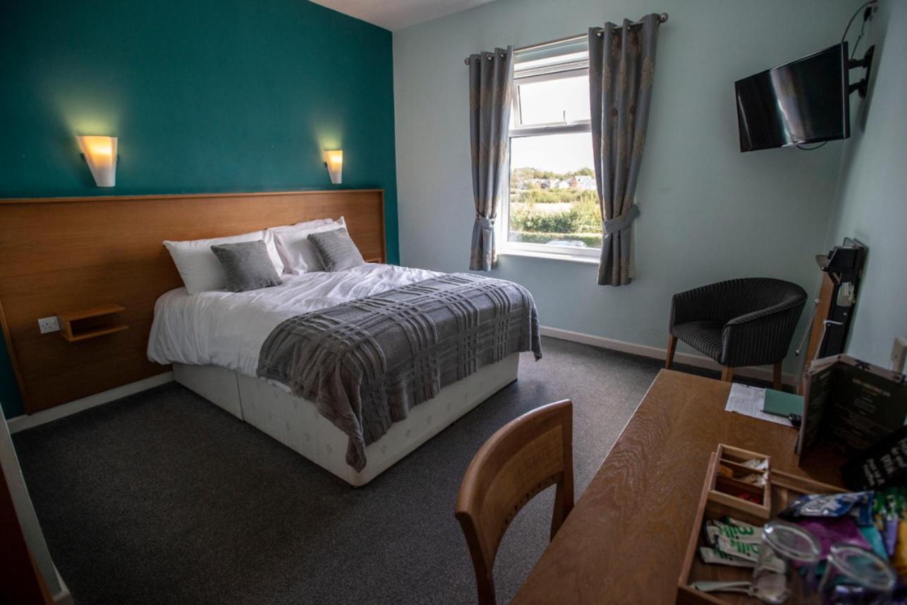 Double Room with Private Bathroom - Photo 2