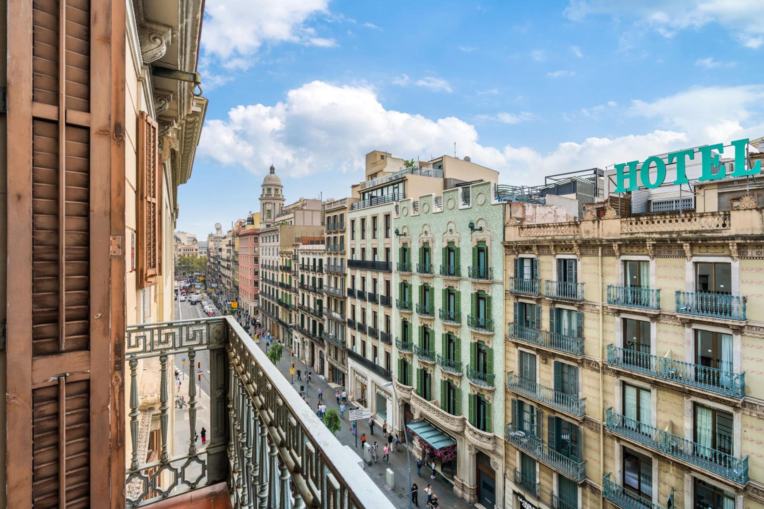Two-Bedroom Apartment with City View photo 2