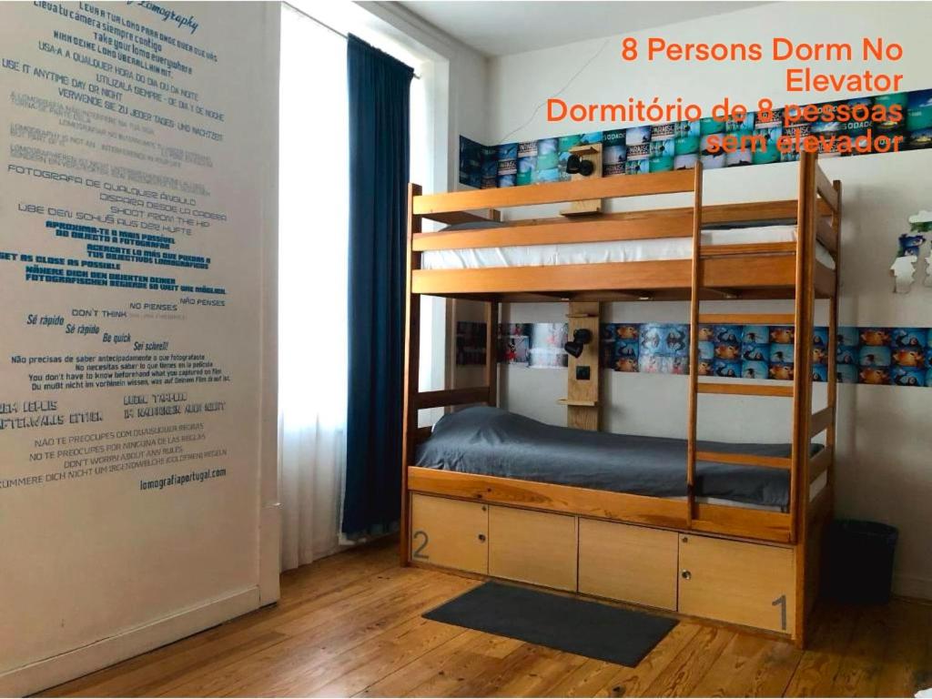Bed in 8-Bed Mixed Dormitory Room photo 1