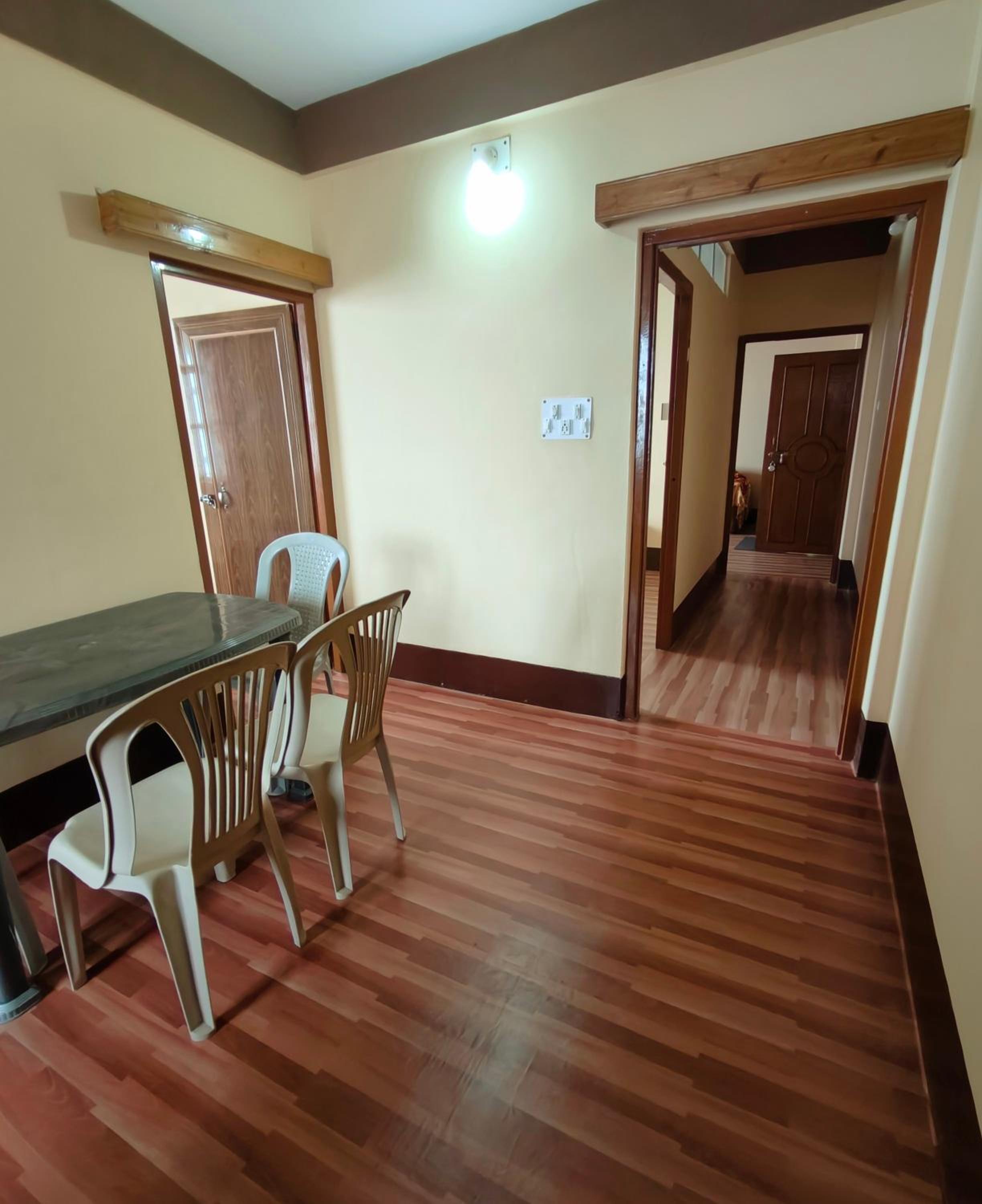 Apartment with Balcony photo 3