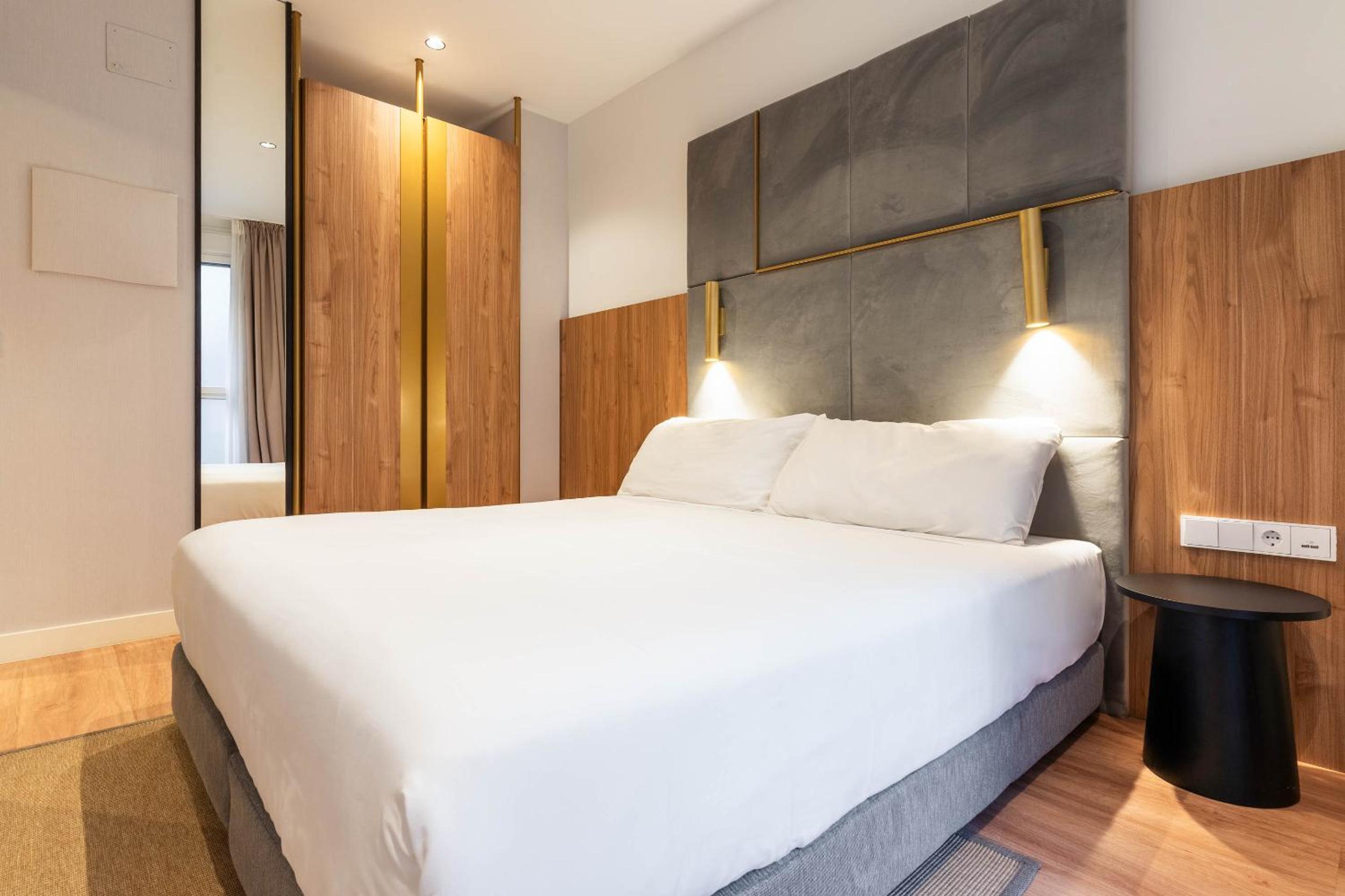 One-Bedroom Apartment with sofa bed photo 2