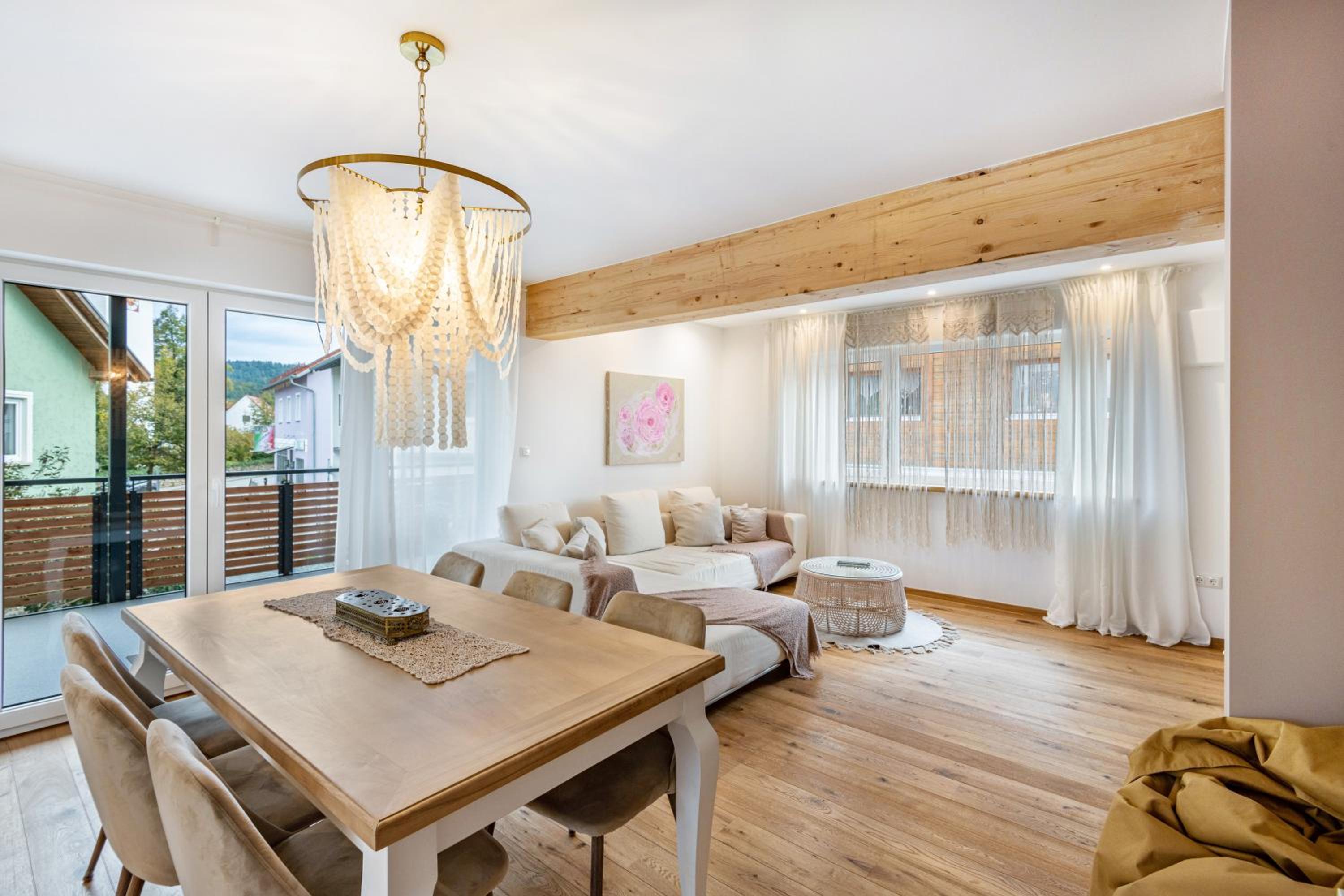 Three-Bedroom Premium Apartment with Balcony photo 1