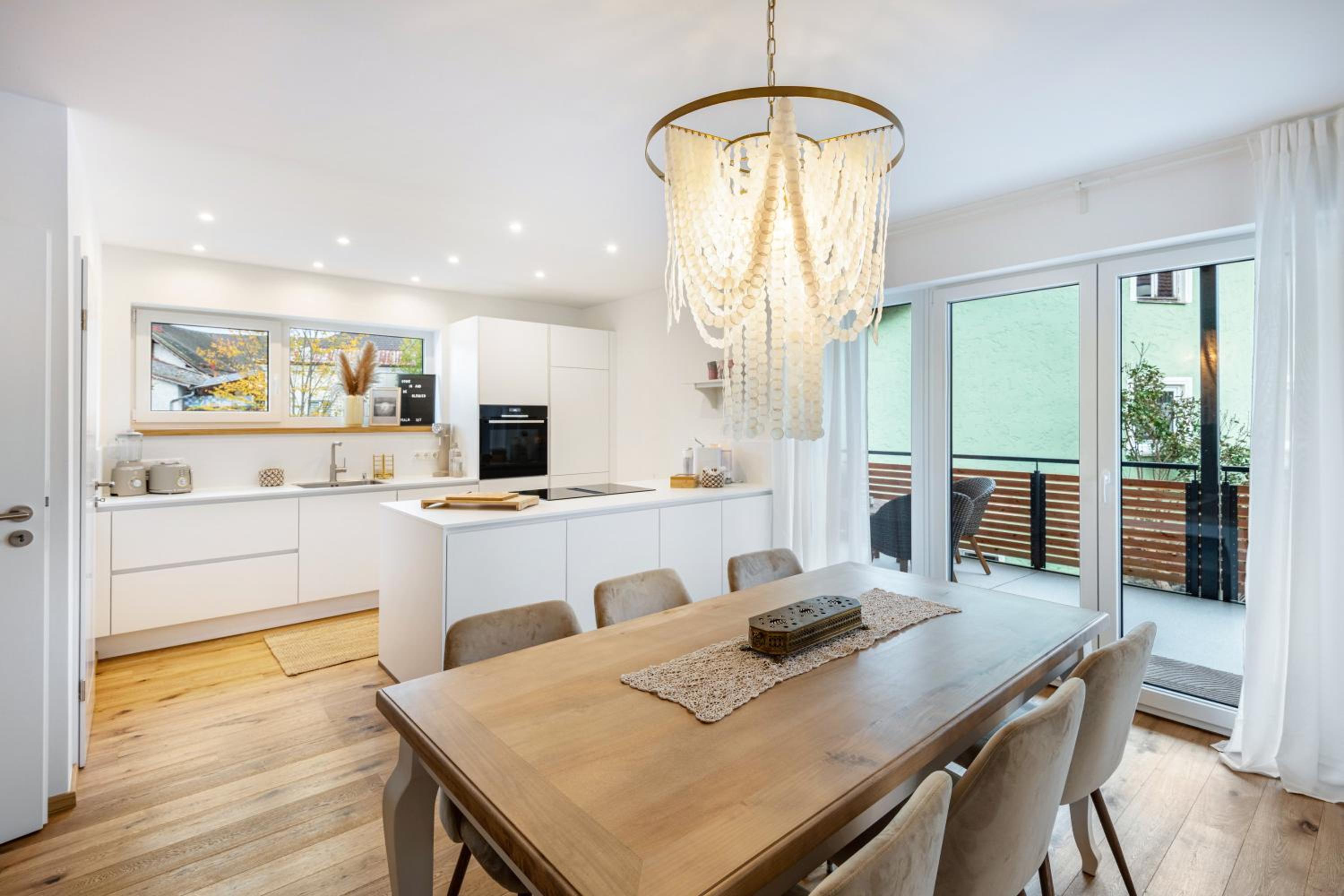 Three-Bedroom Premium Apartment with Balcony photo 2