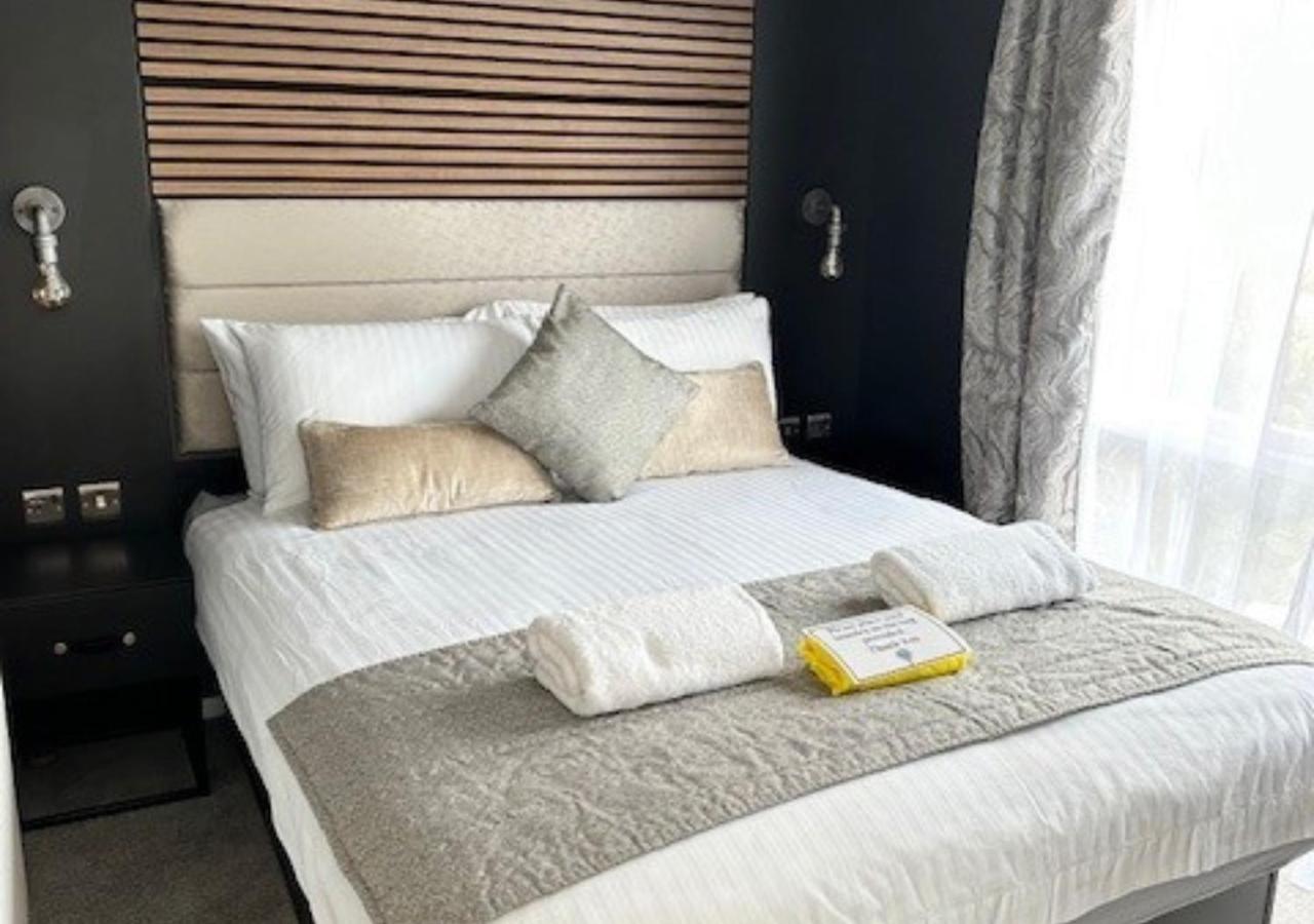 1 Bedroom Deluxe Lodge
