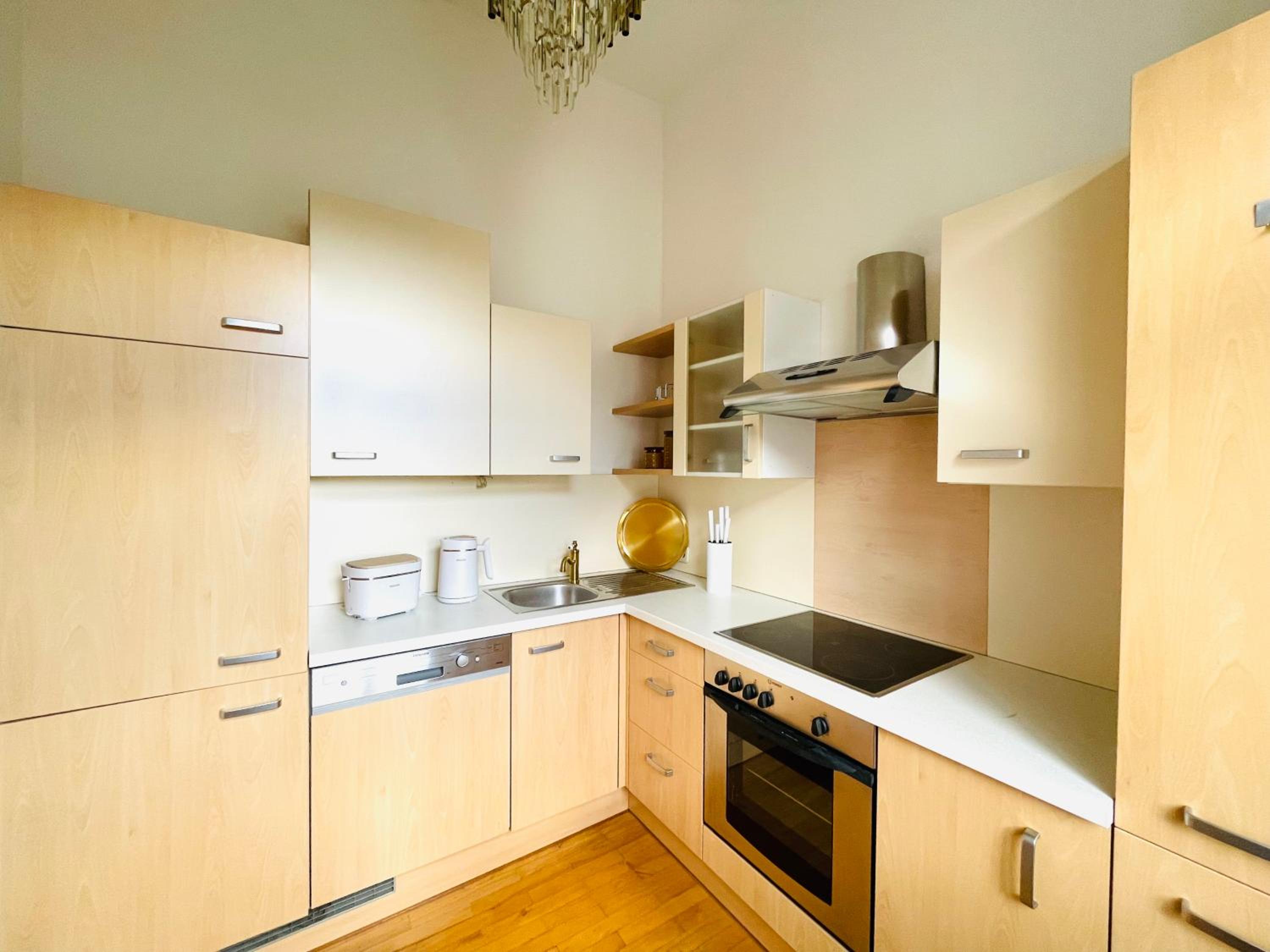 Deluxe One-Bedroom Apartment With City View photo 2