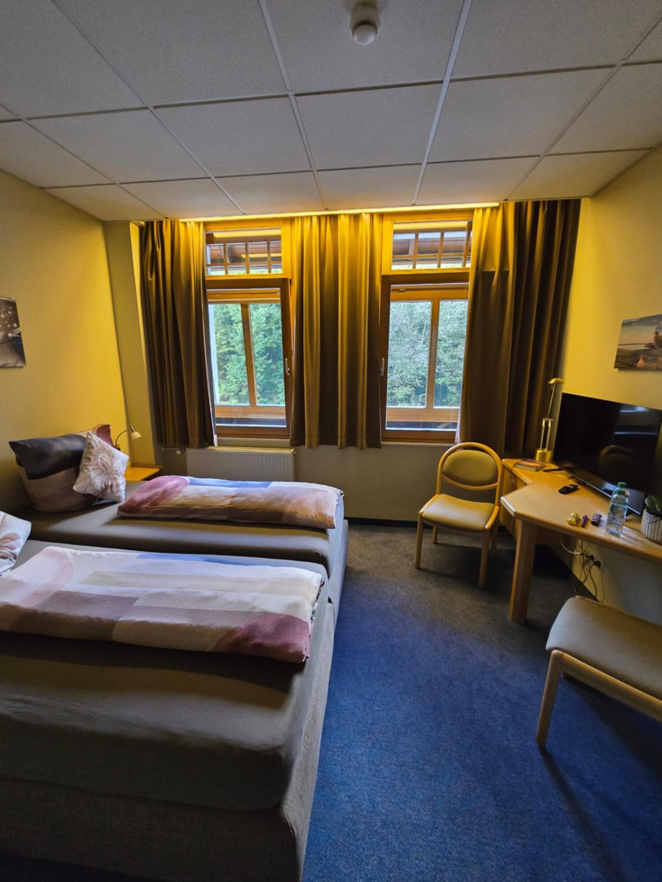 Twin Room with Bathroom photo 1