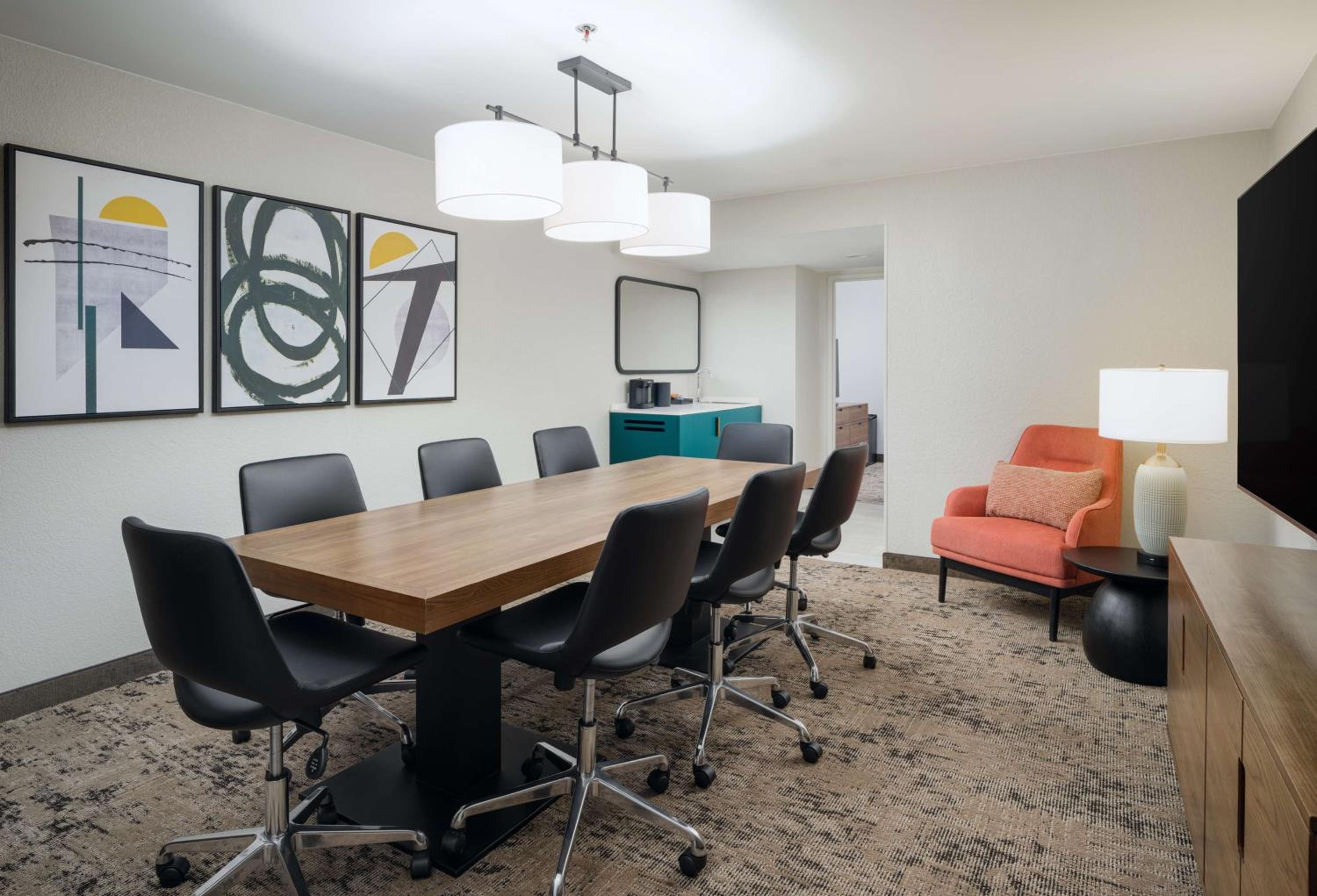 Two-Room King Conference King Suite - Photo 4