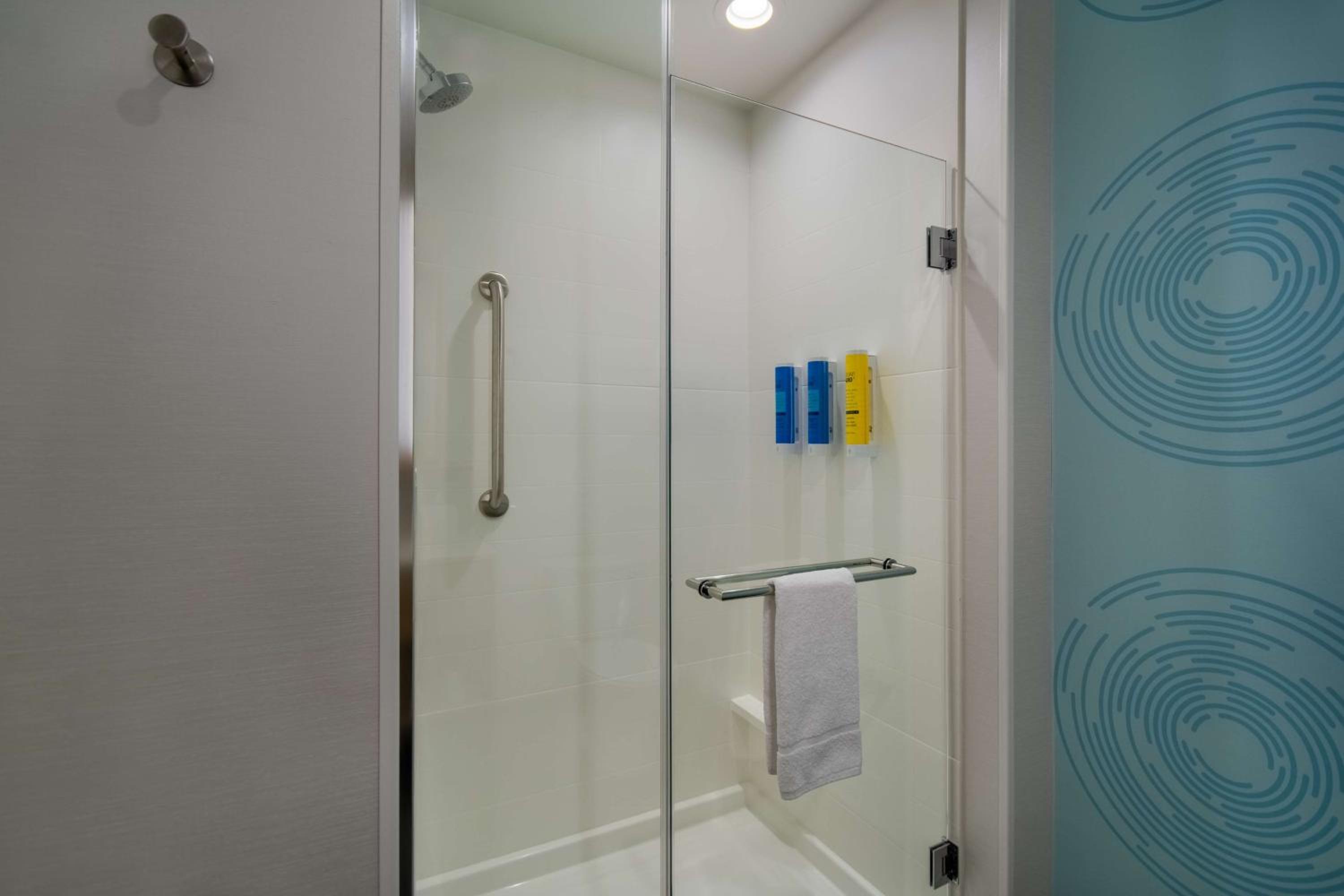 King Room with Walk-In Shower - Photo 2