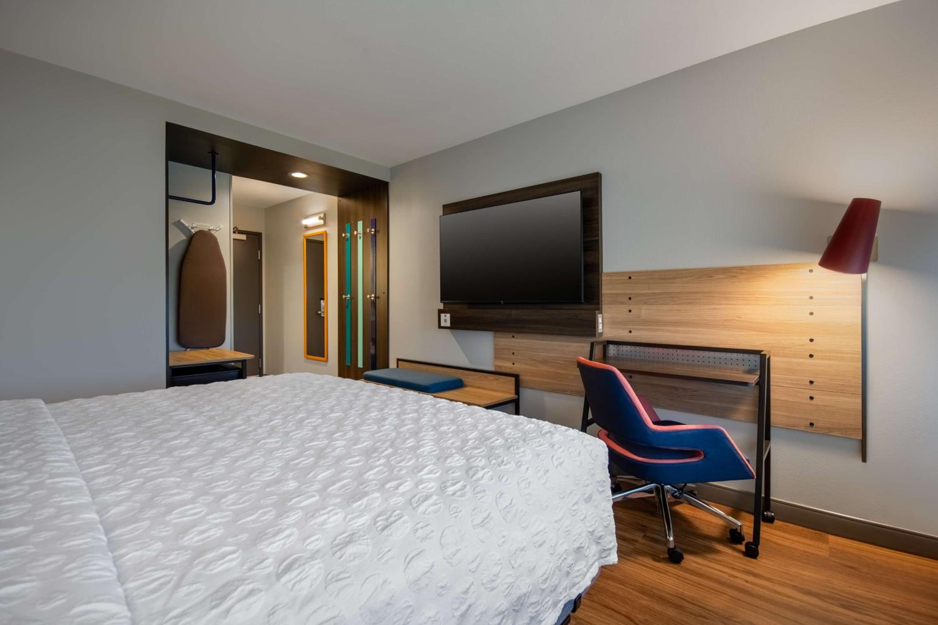 King Room with Walk-In Shower - Photo 1