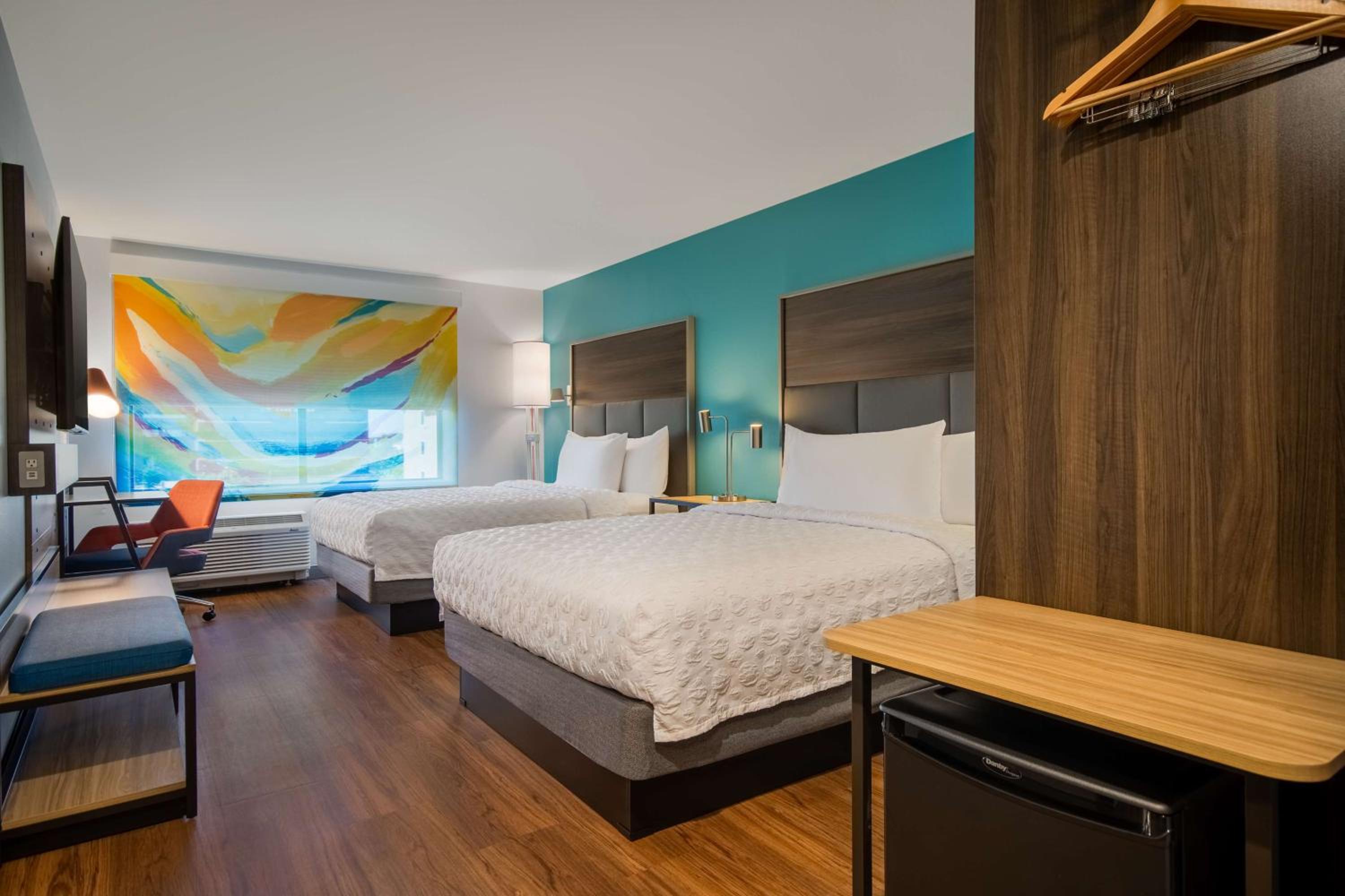 Queen Room with Two Queen Beds and Walk-In Shower - Photo 4