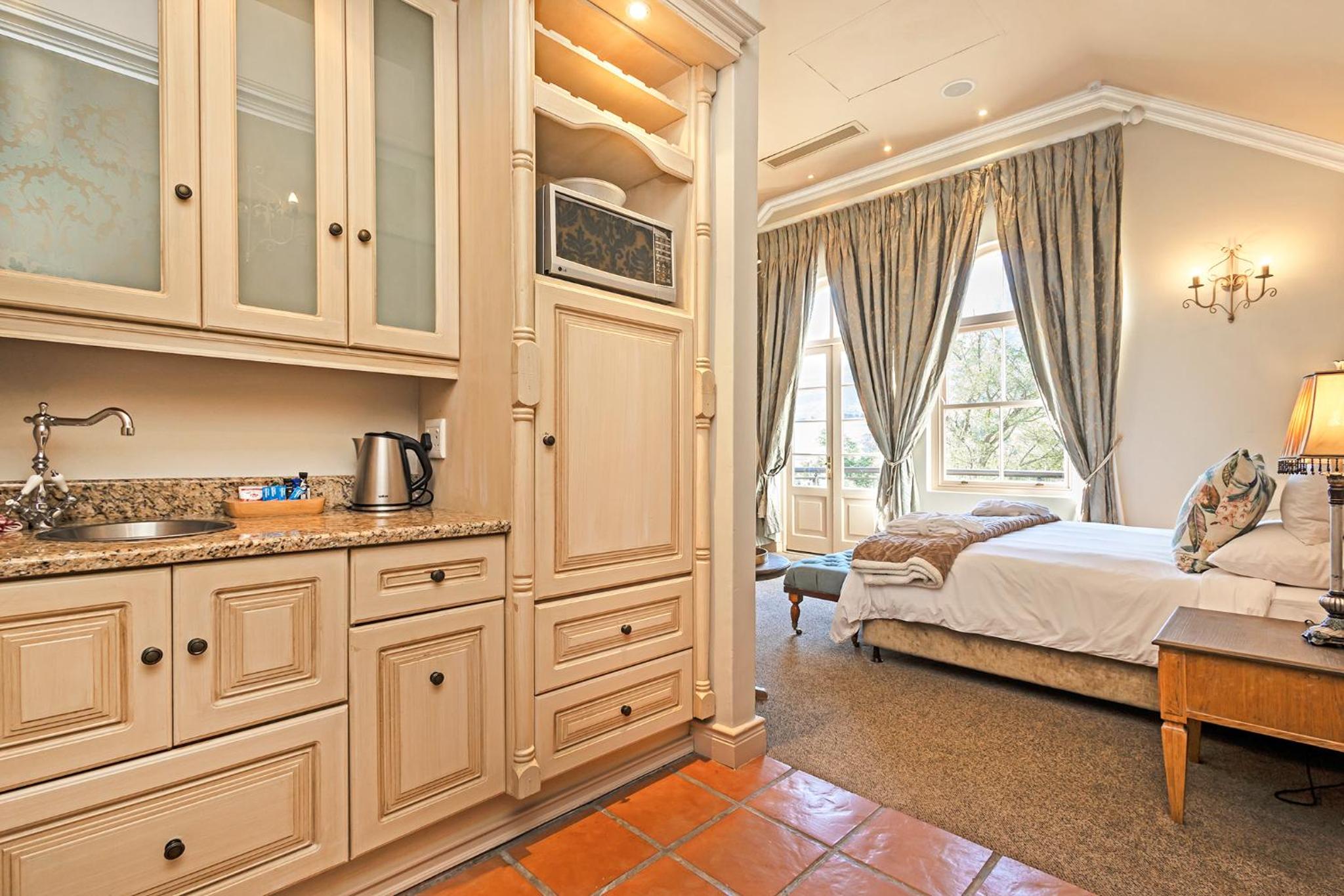 Suite - Lake View photo 2