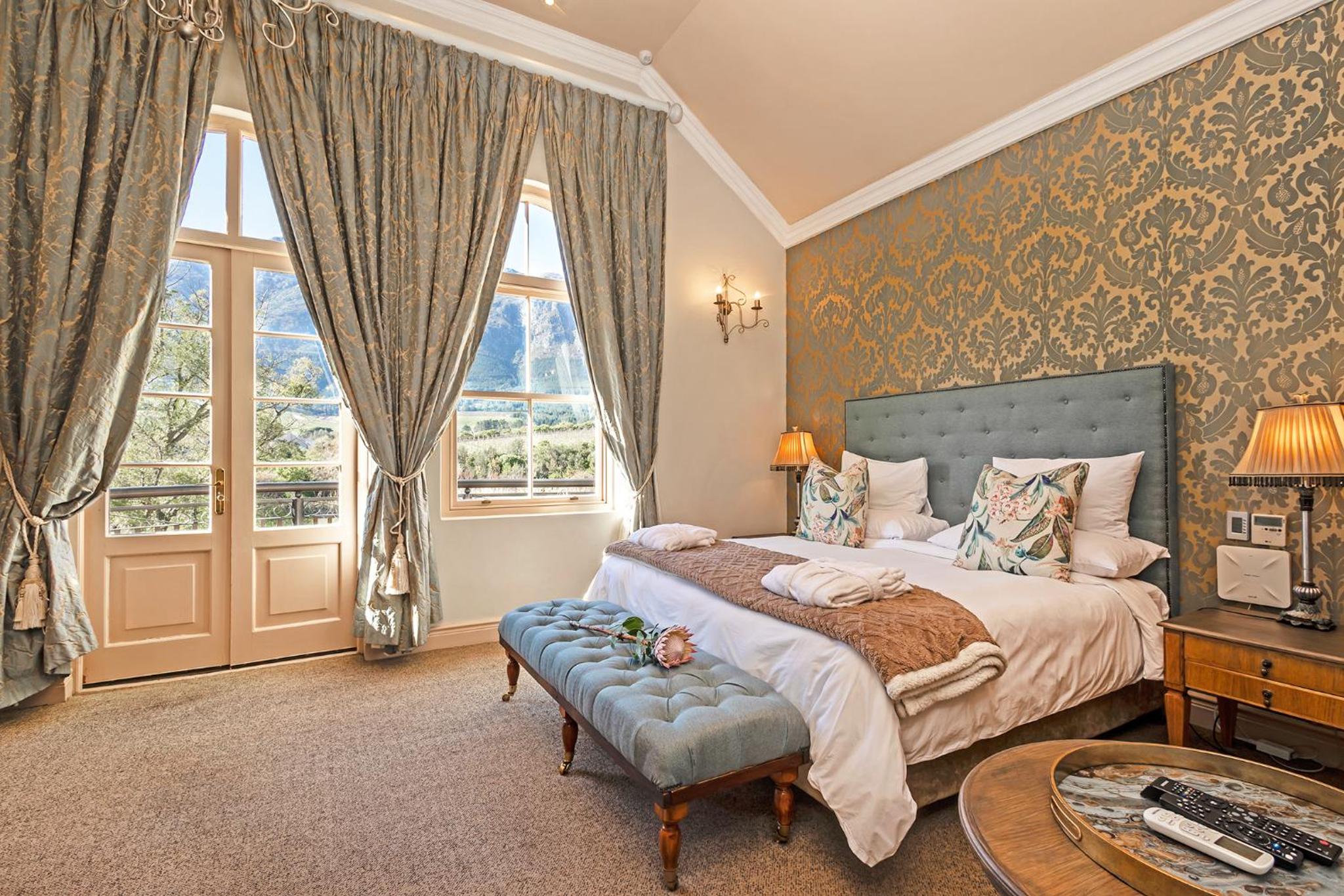 Suite - Lake View photo 1